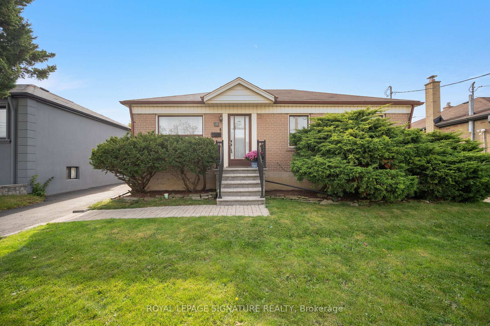 Photo 5 of 81 Nash Drive, North York, Downsview-Roding-CFB — HOMEH