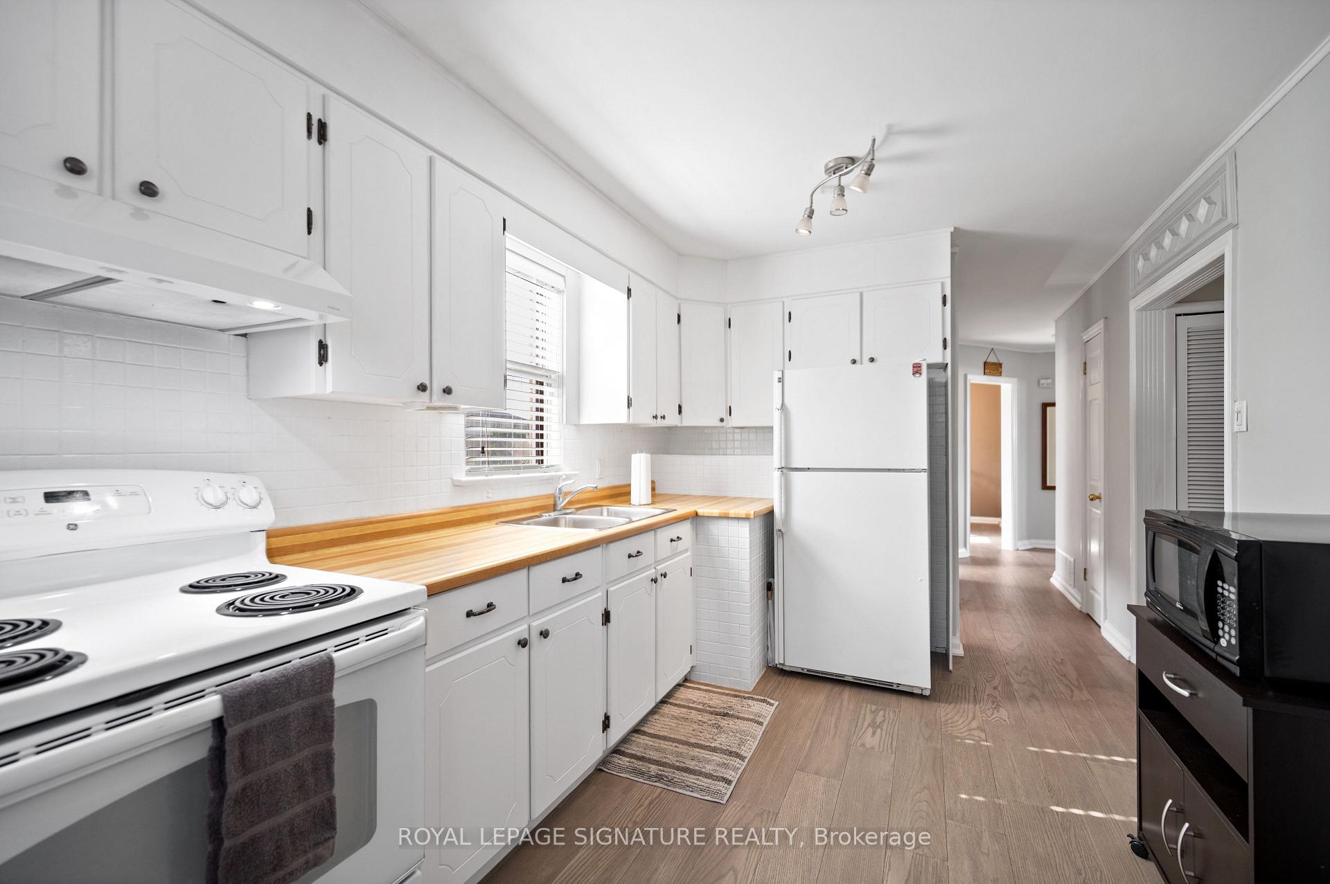 Photo 11 of 81 Nash Drive, North York, Downsview-Roding-CFB — HOMEH