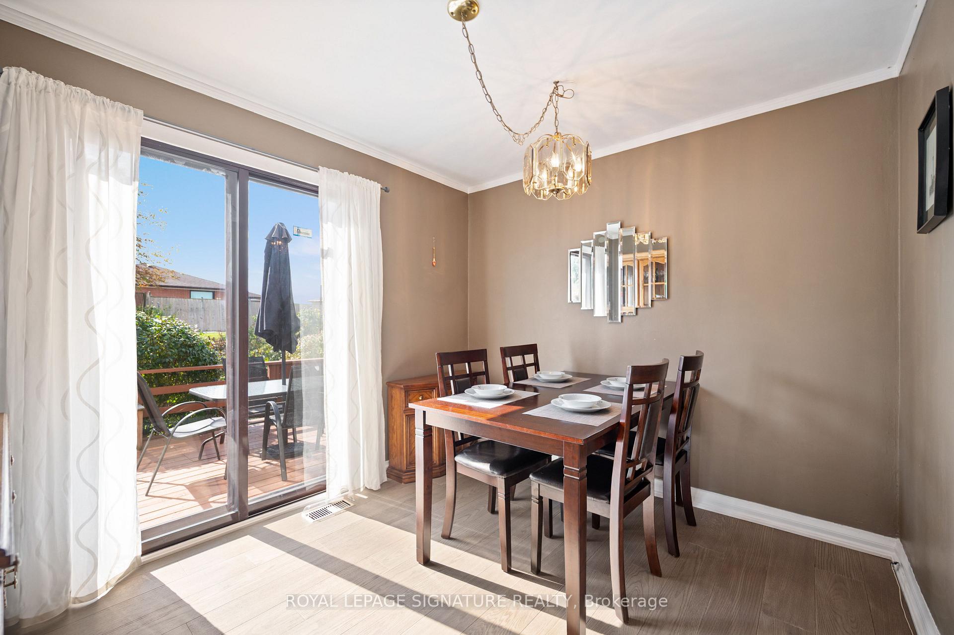 Photo 12 of 81 Nash Drive, North York, Downsview-Roding-CFB — HOMEH
