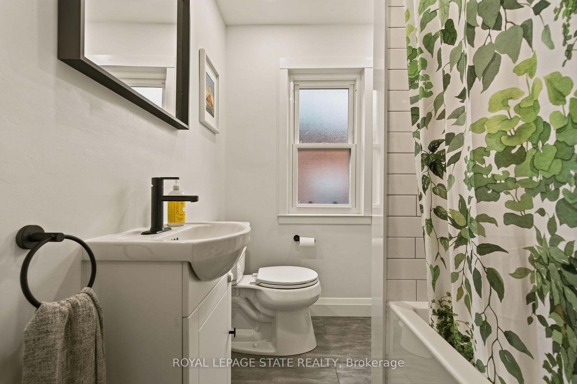Photo 39 of 72 Garside Avenue N, Hamilton, Homeside — HOMEH
