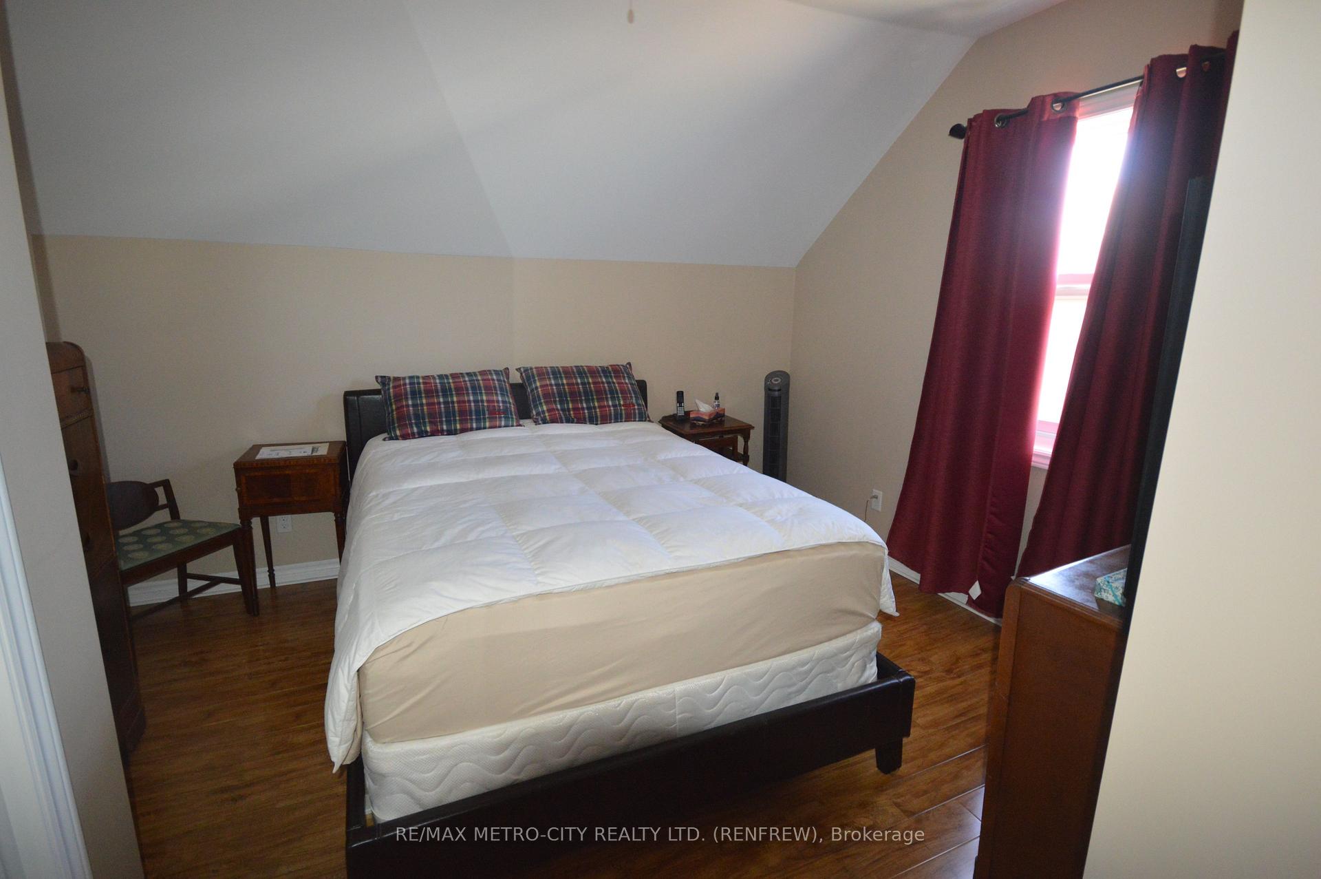 Photo 7 of 151 June Street, Renfrew, Renfrew — HOMEH