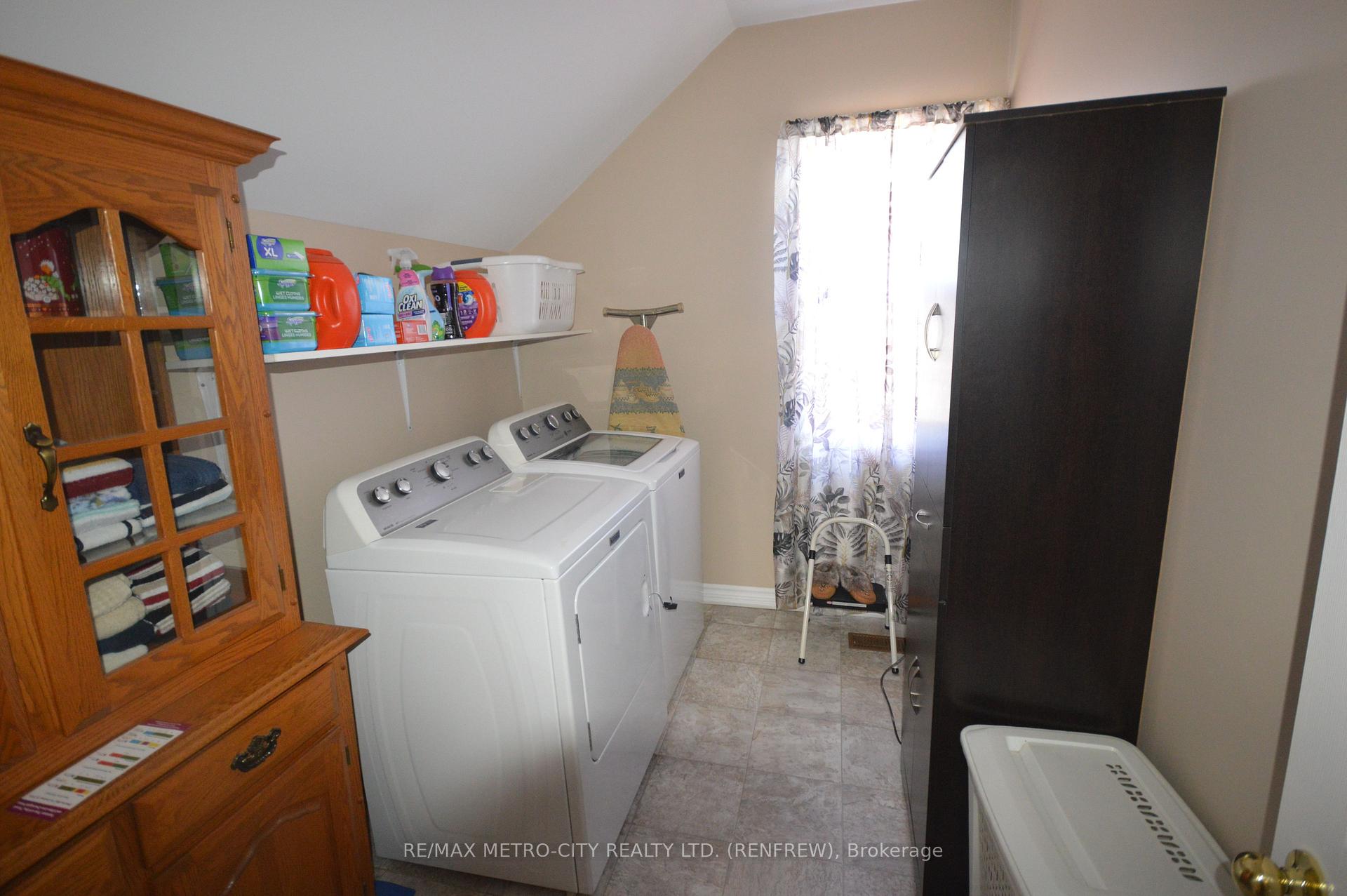 Photo 9 of 151 June Street, Renfrew, Renfrew — HOMEH