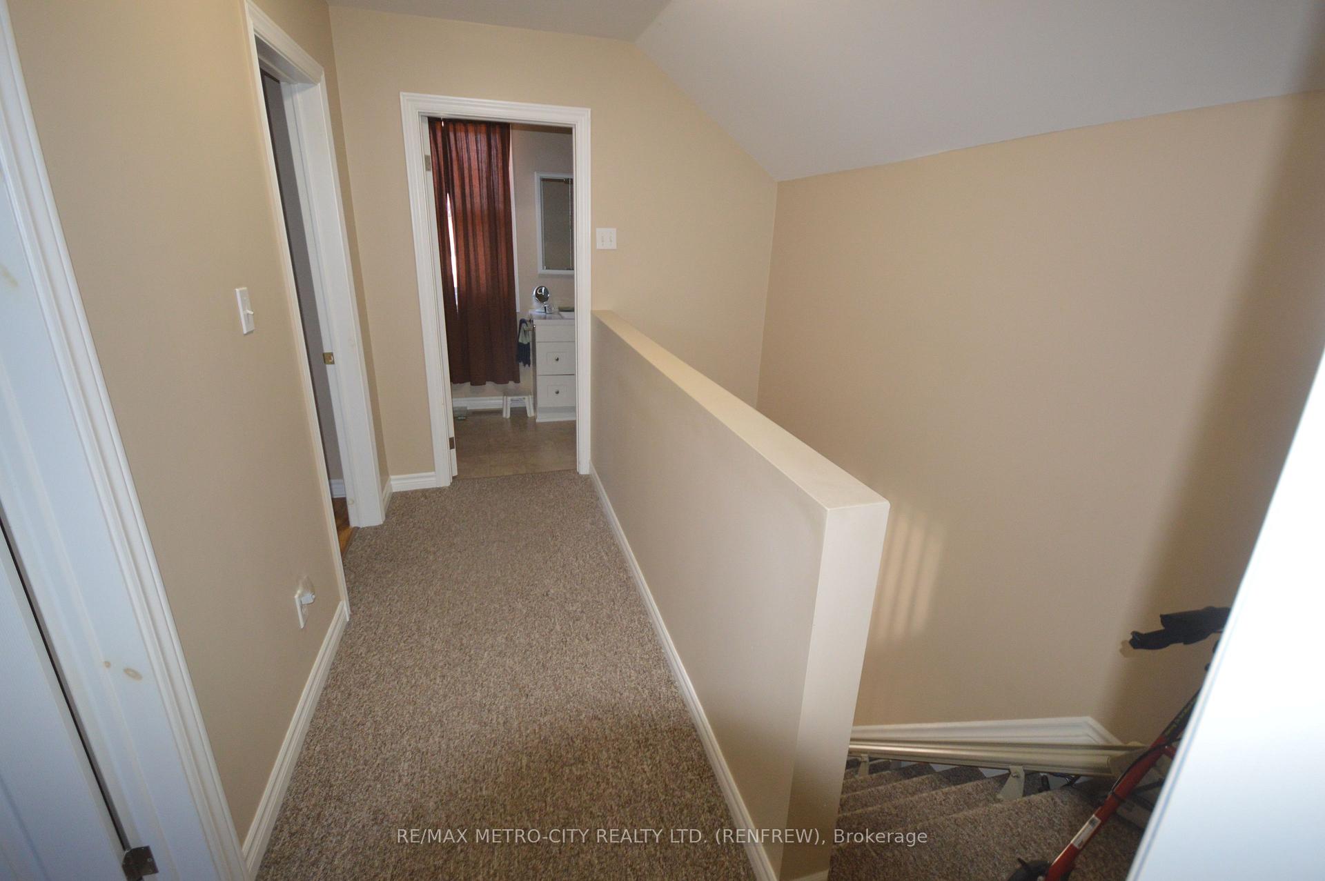 Photo 11 of 151 June Street, Renfrew, Renfrew — HOMEH