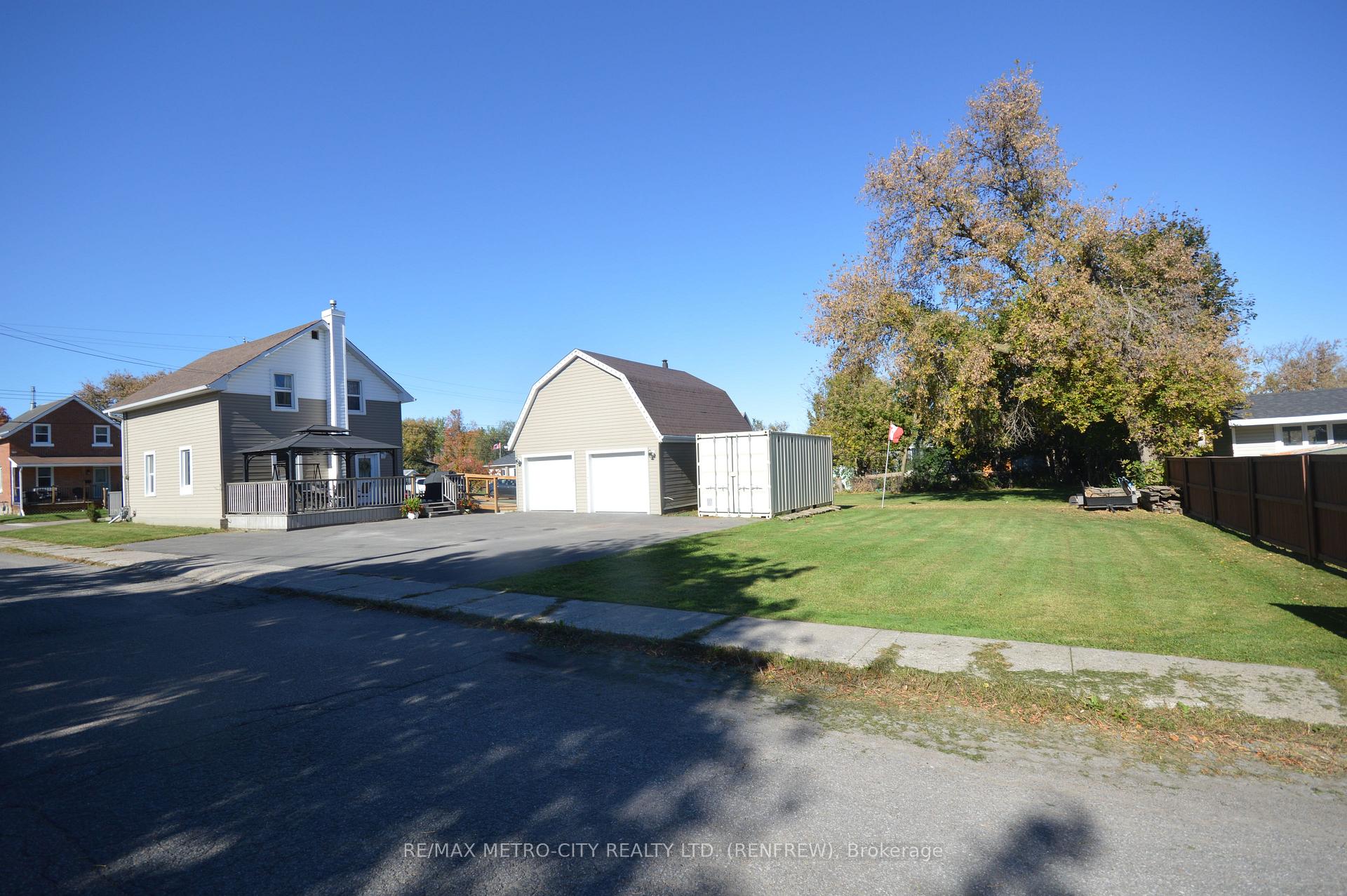 Photo 14 of 151 June Street, Renfrew, Renfrew — HOMEH