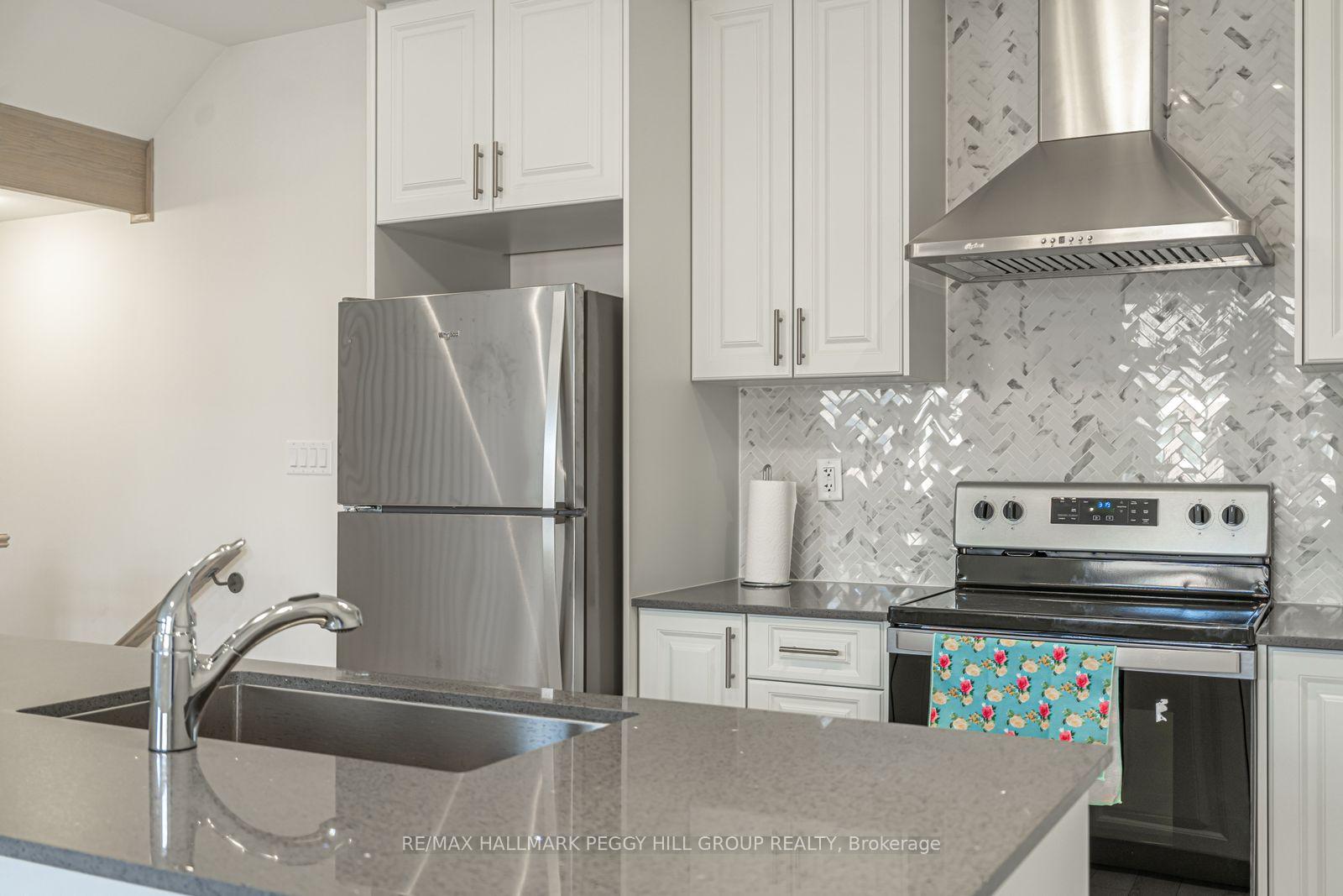 Photo 3 of 31 Bluebird Lane, Barrie, Painswick South — HOMEH