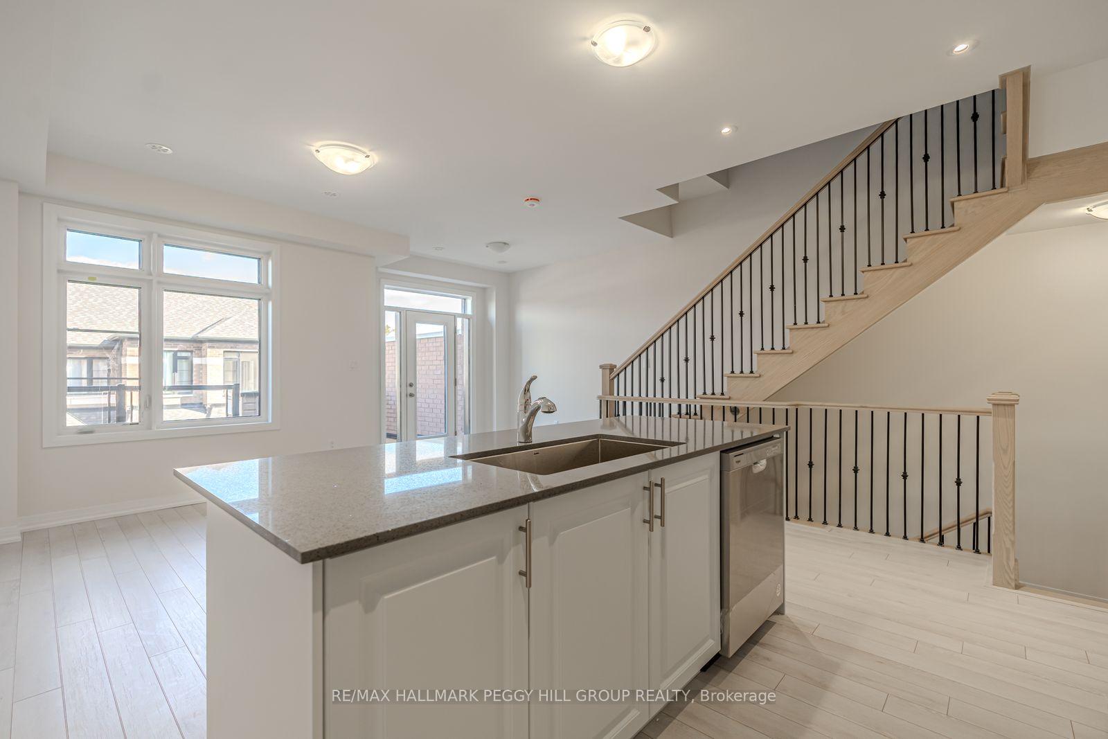 Photo 4 of 31 Bluebird Lane, Barrie, Painswick South — HOMEH