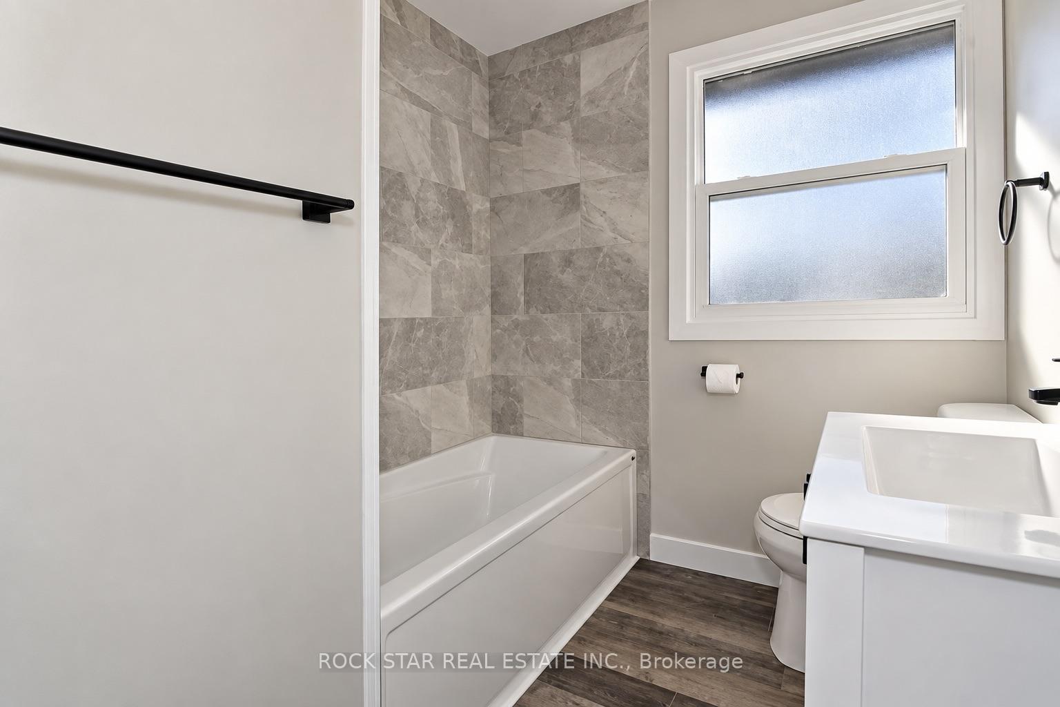 Photo 6 of 134 Oakside Street, London, East C — HOMEH