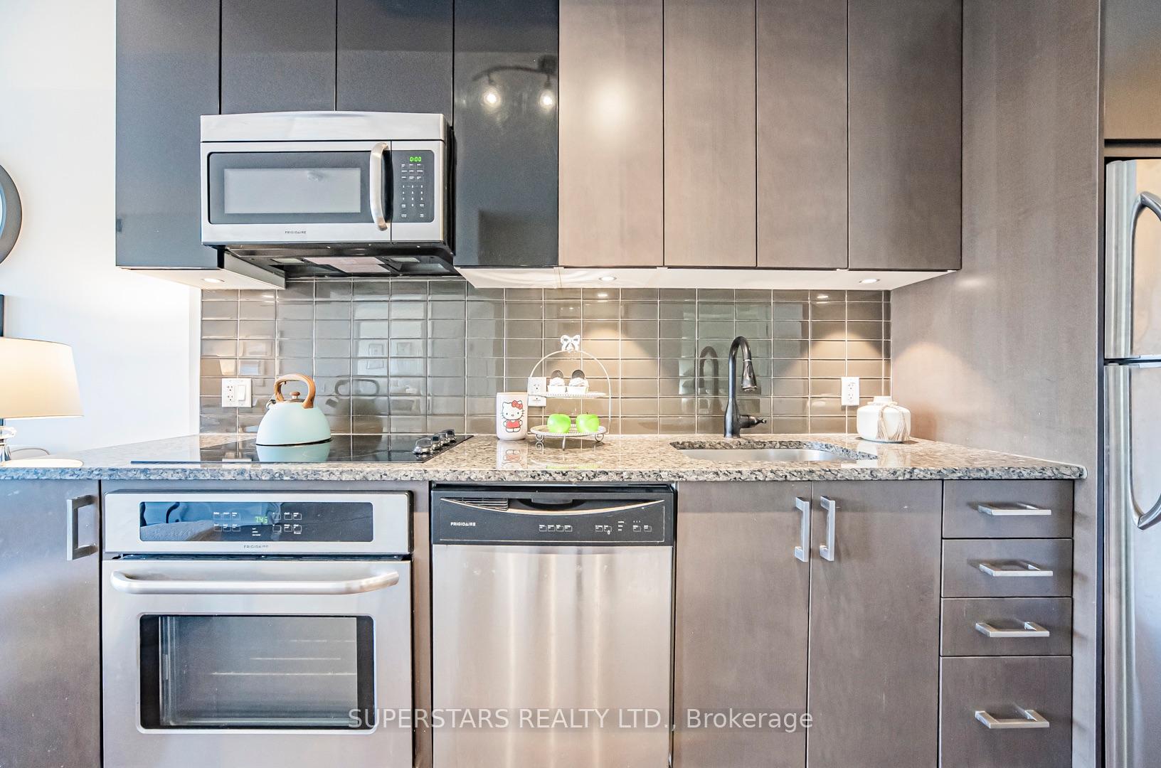 Photo 6 of Unit 801, 89 Dunfield Avenue, Toronto, Mount Pleasant West — HOMEH