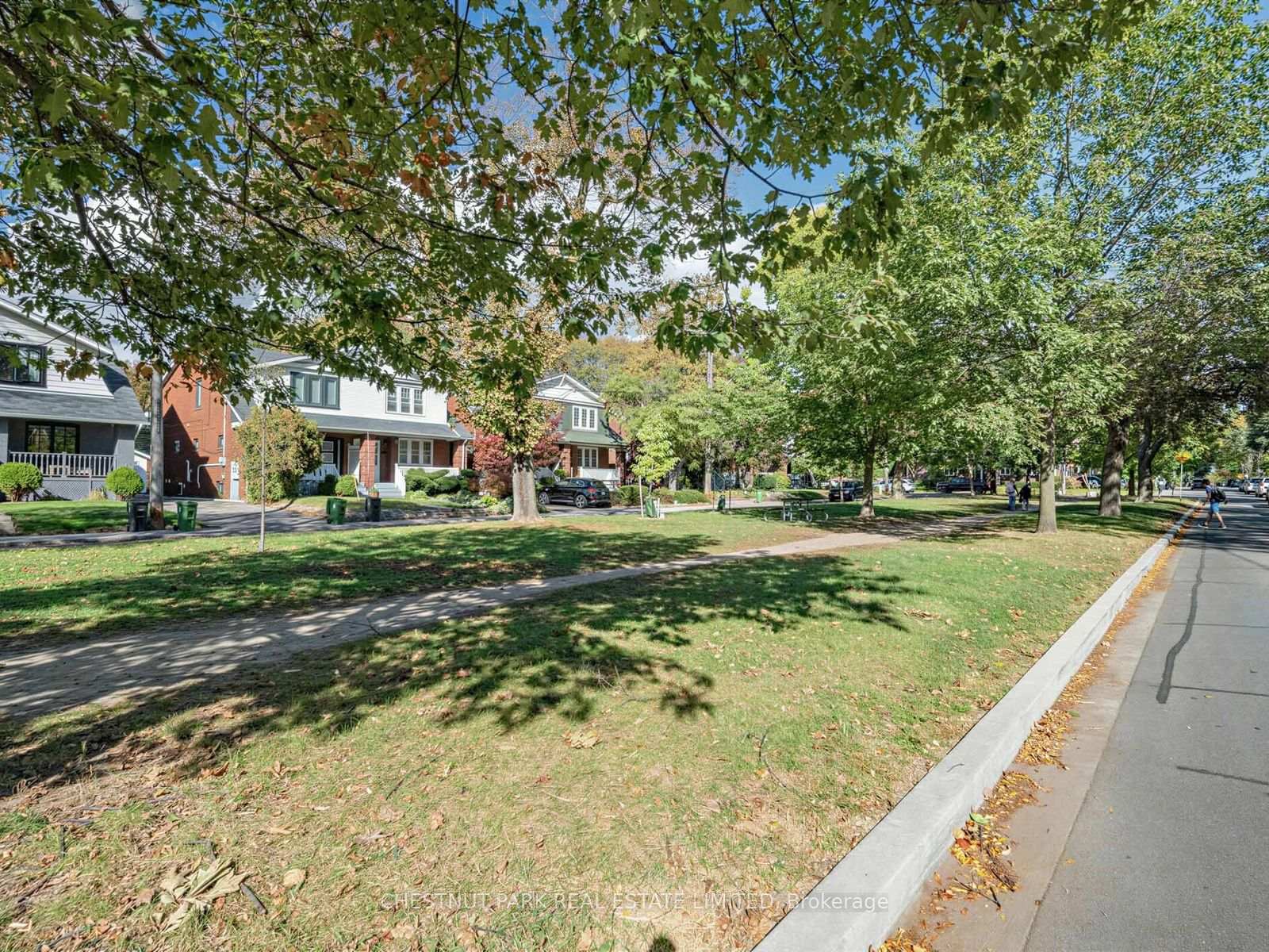Photo 5 of 122 Forman Avenue, Toronto, Mount Pleasant East — HOMEH