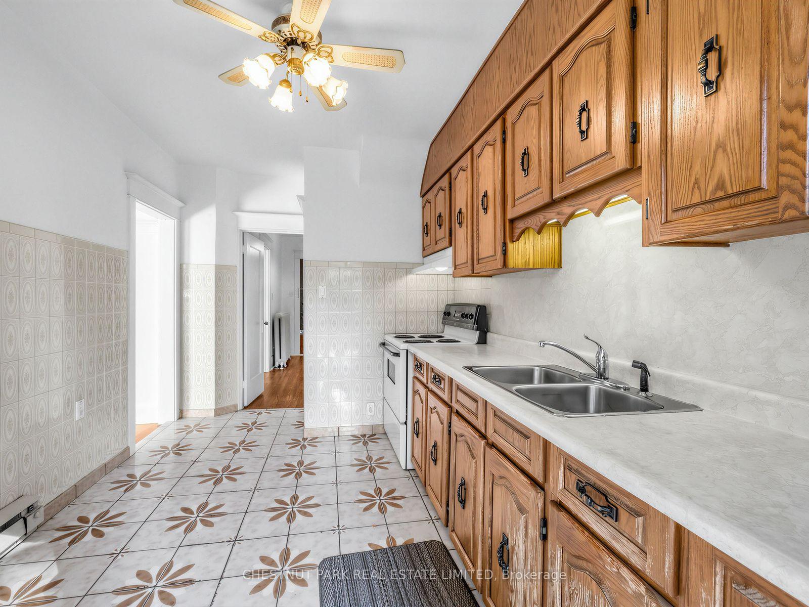 Photo 11 of 122 Forman Avenue, Toronto, Mount Pleasant East — HOMEH
