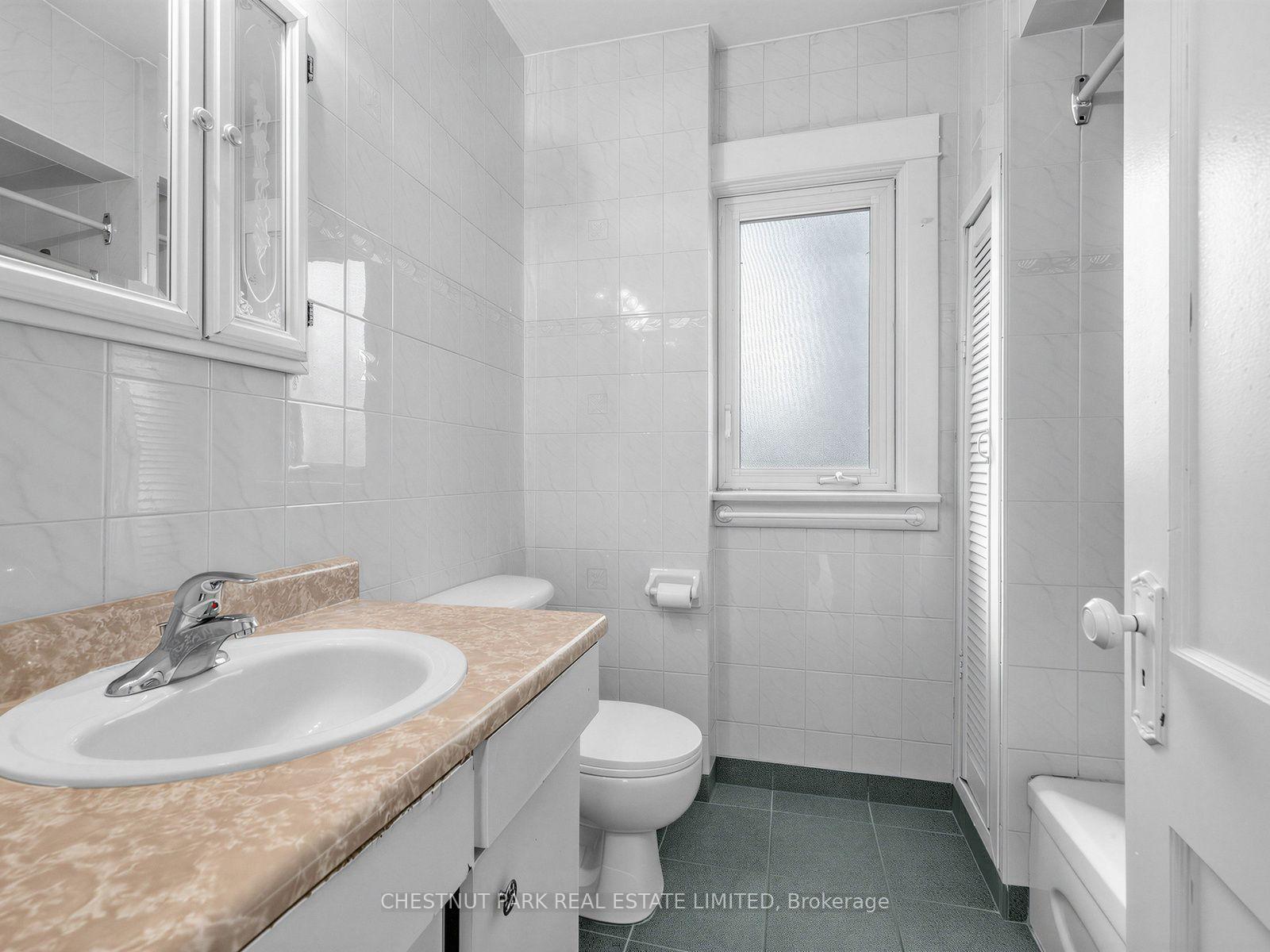 Photo 24 of 122 Forman Avenue, Toronto, Mount Pleasant East — HOMEH