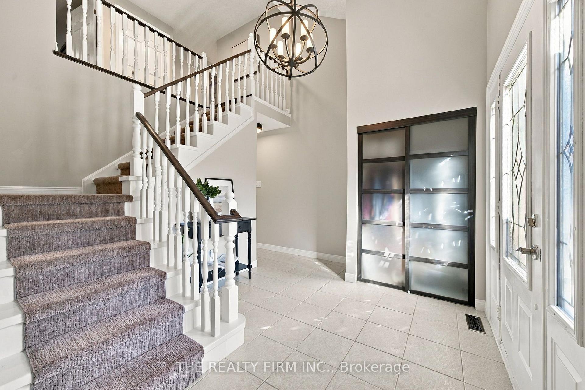Photo 3 of 43 Fairlane Crescent, London, South K — HOMEH