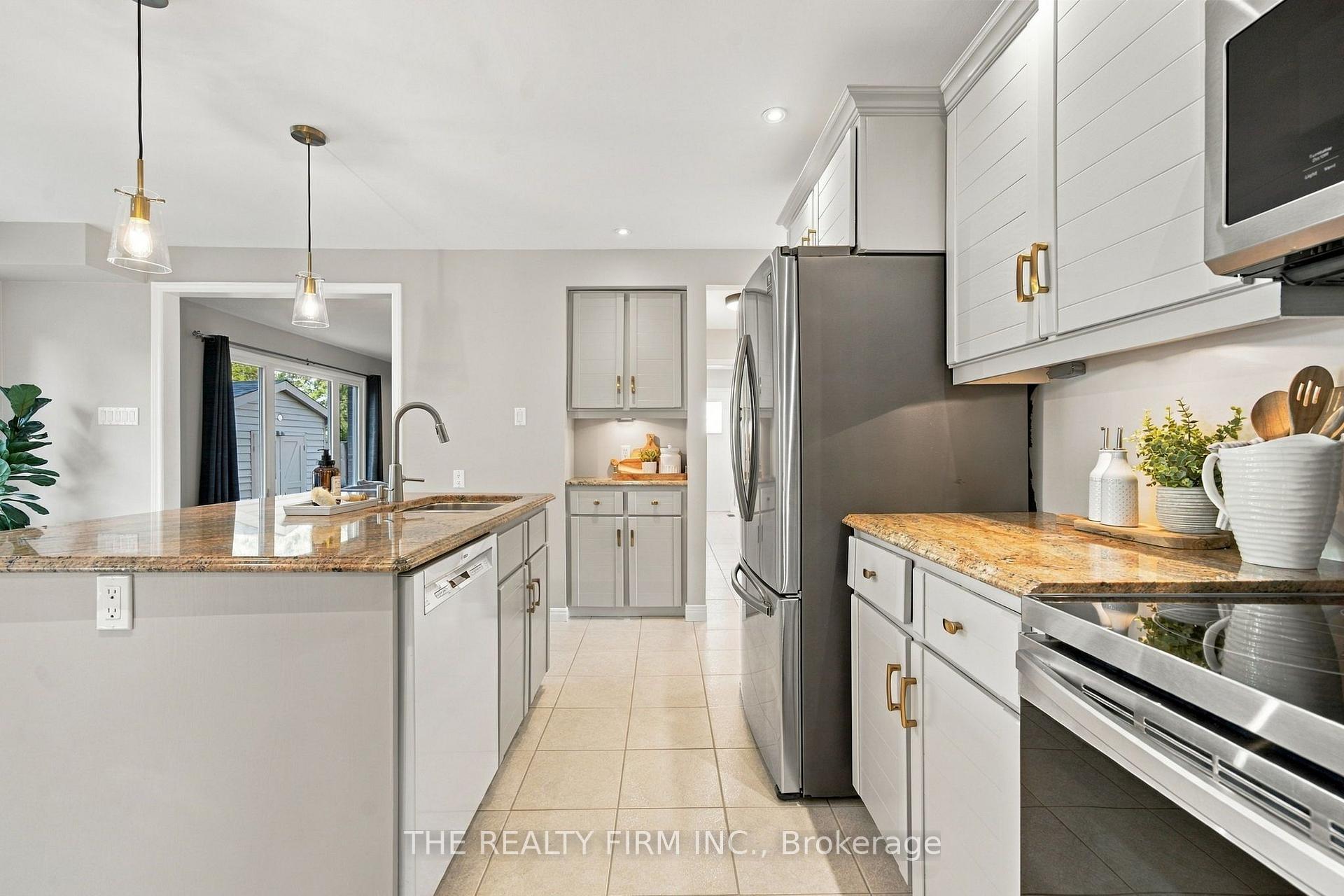 Photo 10 of 43 Fairlane Crescent, London, South K — HOMEH
