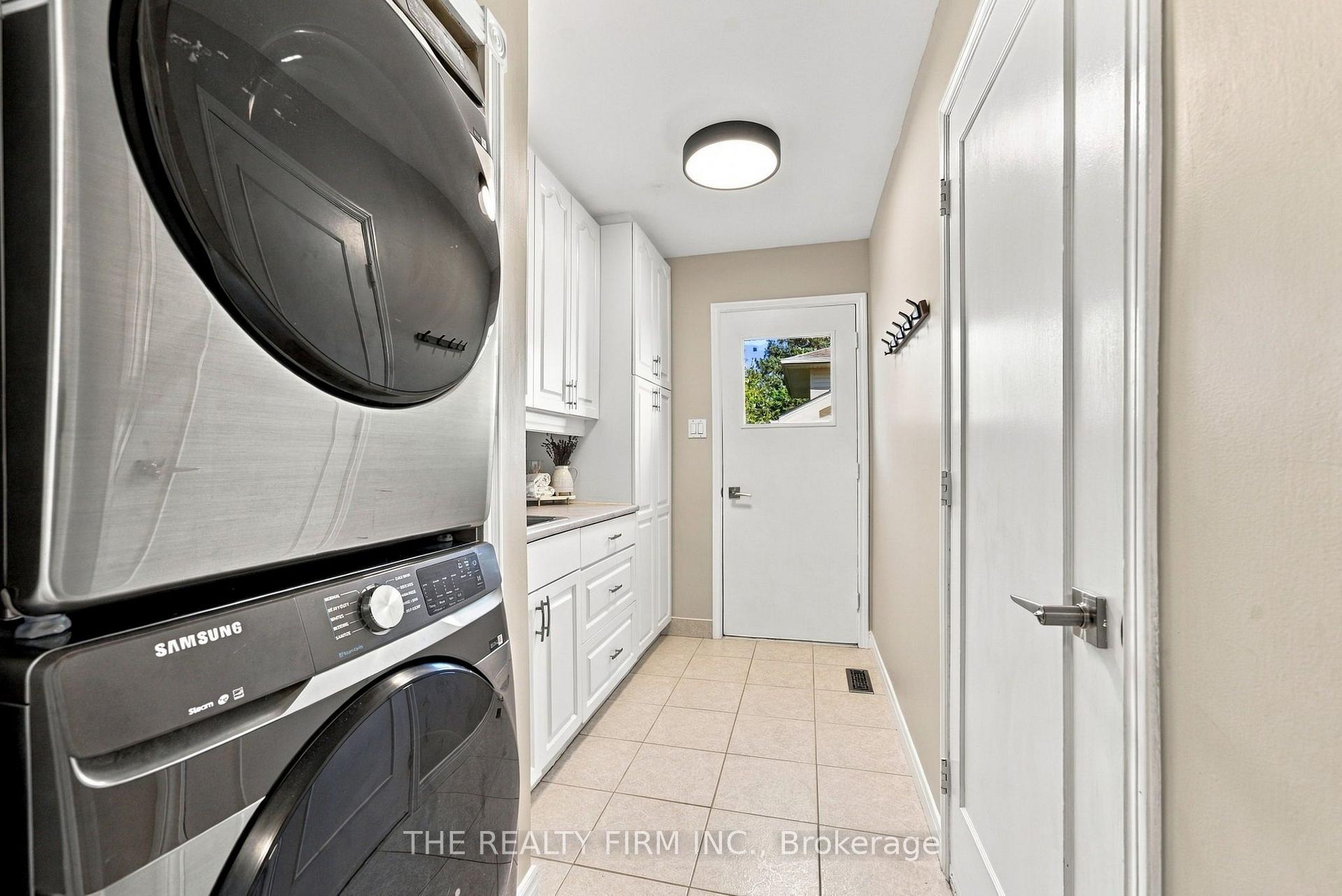 Photo 17 of 43 Fairlane Crescent, London, South K — HOMEH
