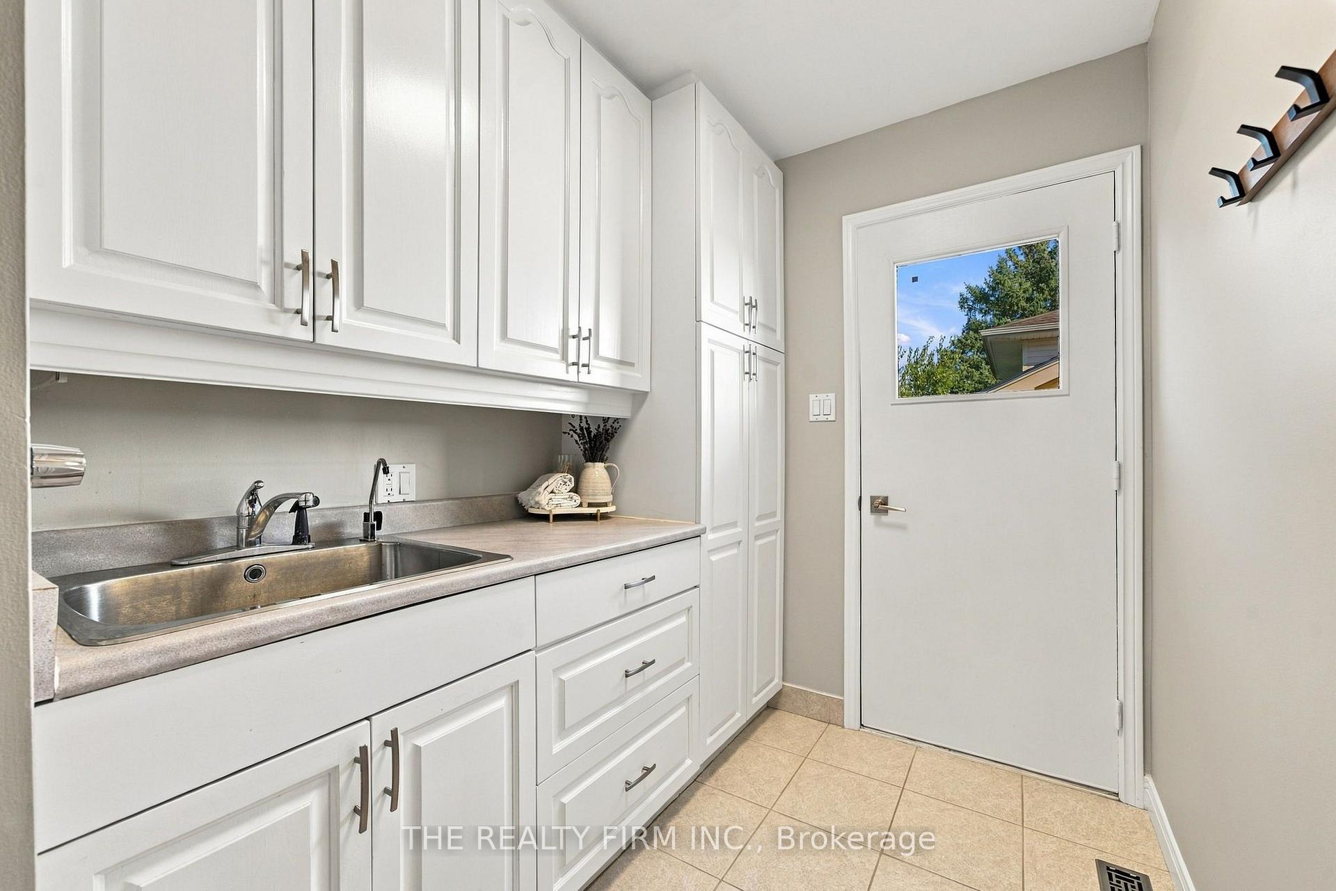 Photo 18 of 43 Fairlane Crescent, London, South K — HOMEH