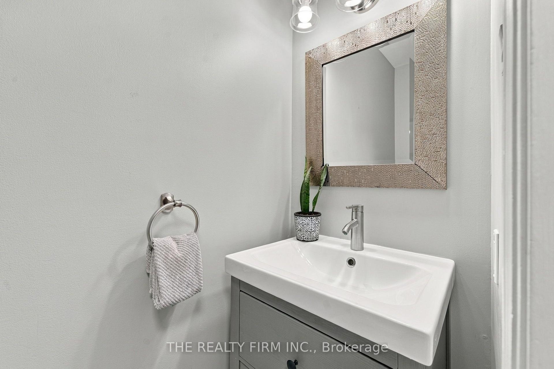 Photo 19 of 43 Fairlane Crescent, London, South K — HOMEH