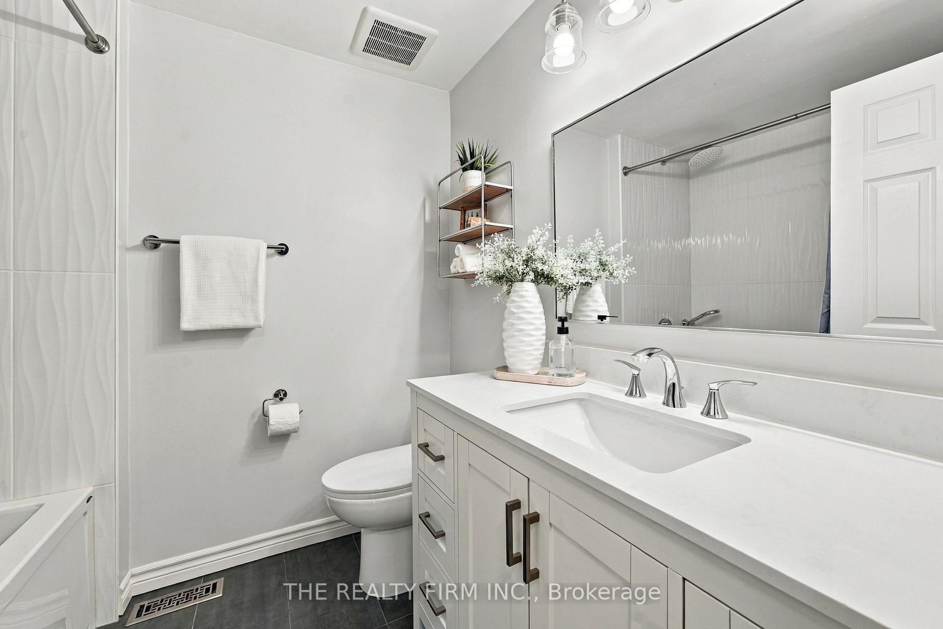 Photo 29 of 43 Fairlane Crescent, London, South K — HOMEH