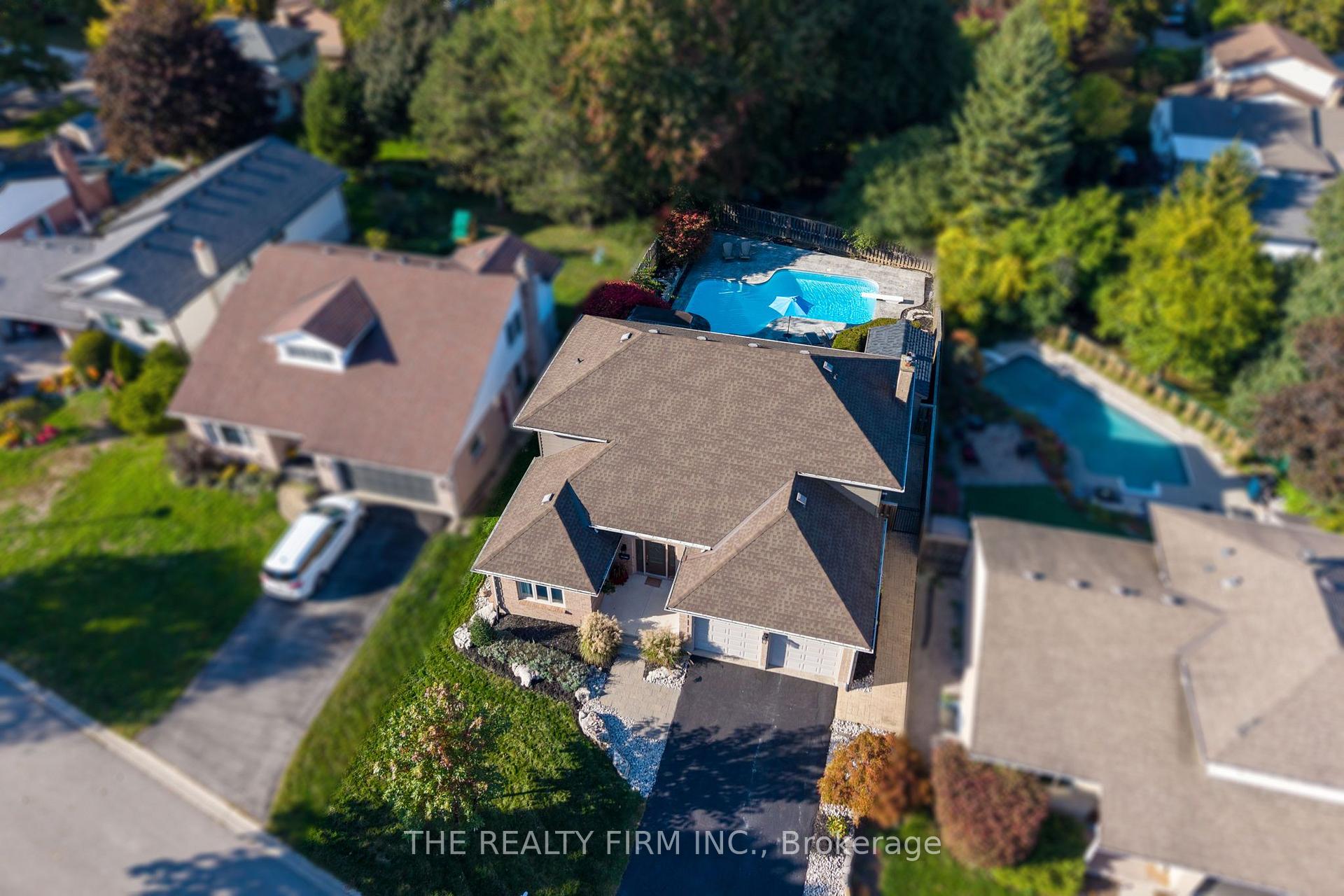 Photo 41 of 43 Fairlane Crescent, London, South K — HOMEH