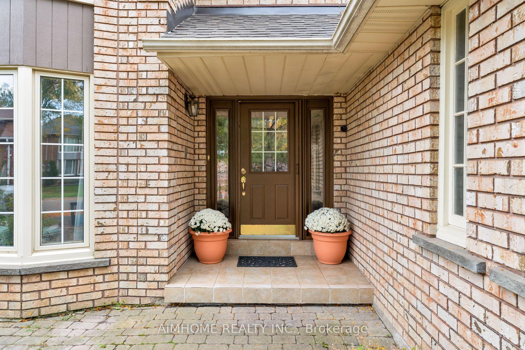 Photo 2 of 11 Carpenter Court, Markham, Raymerville — HOMEH