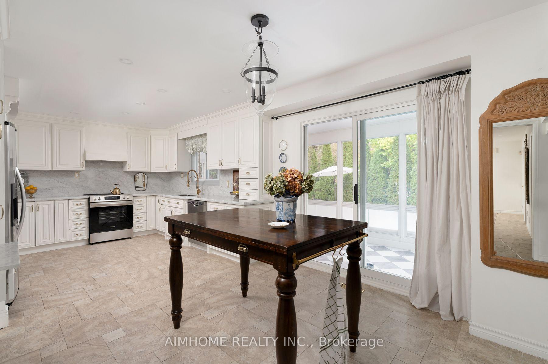 Photo 13 of 11 Carpenter Court, Markham, Raymerville — HOMEH