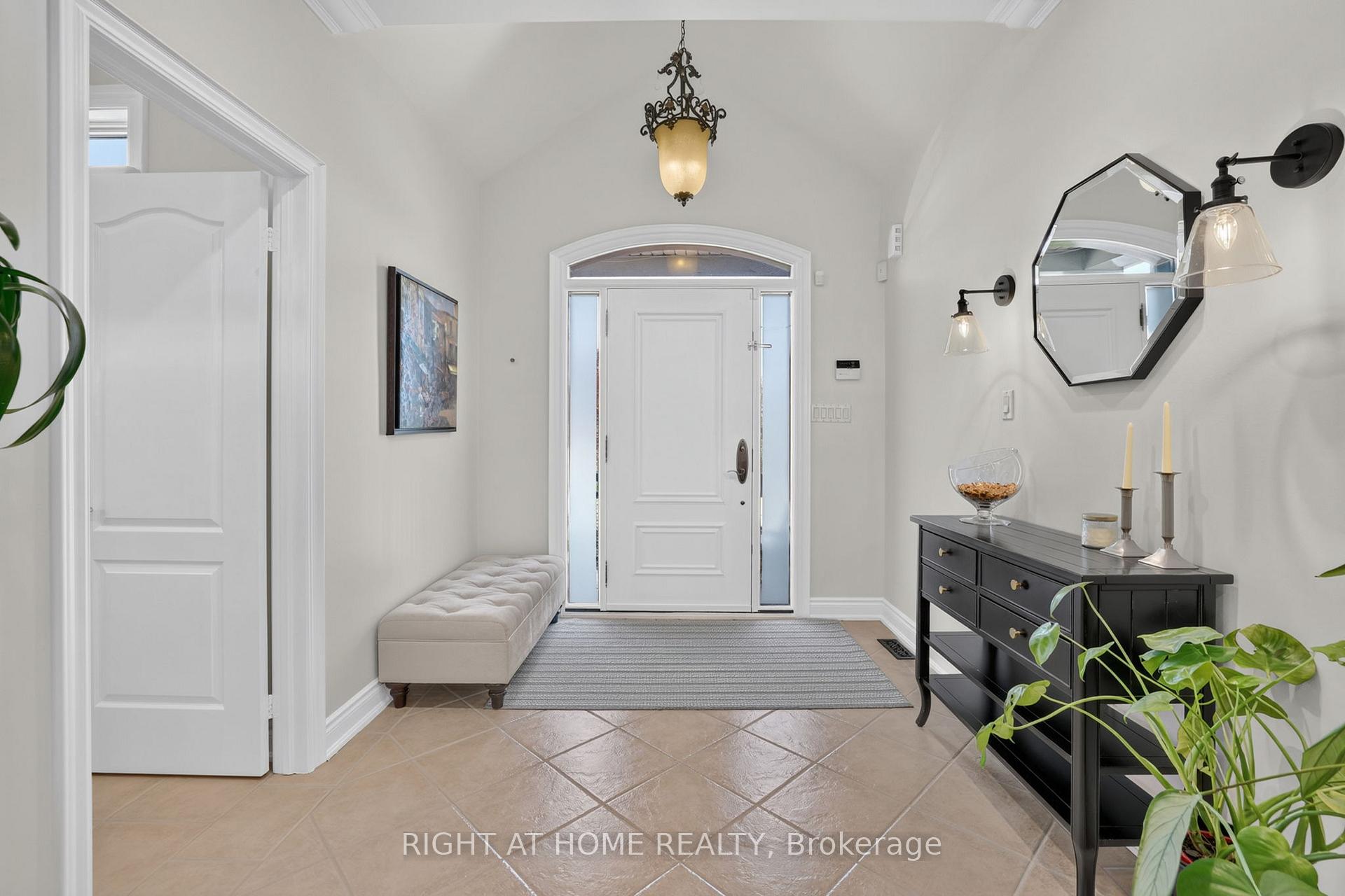 Photo 3 of 66 Sanremo Court, Vaughan, West Woodbridge — HOMEH