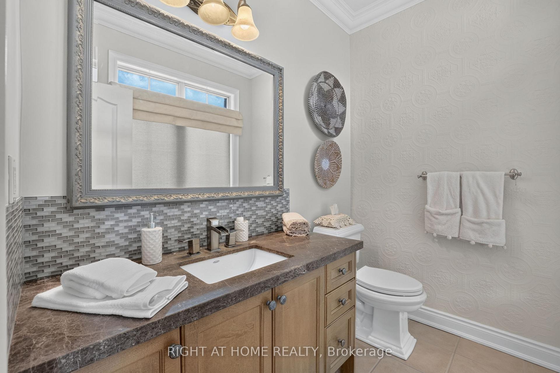 Photo 4 of 66 Sanremo Court, Vaughan, West Woodbridge — HOMEH
