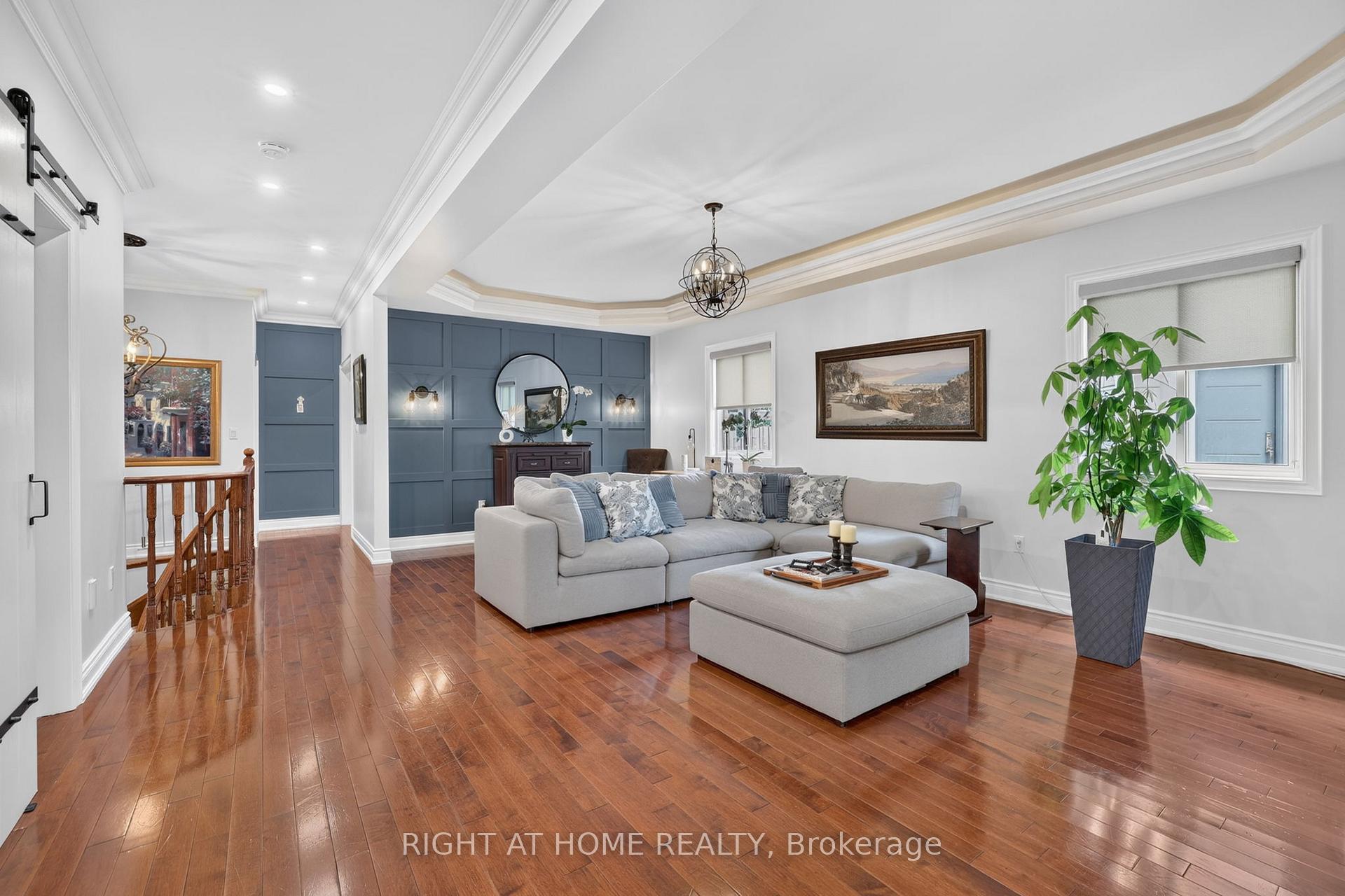 Photo 5 of 66 Sanremo Court, Vaughan, West Woodbridge — HOMEH