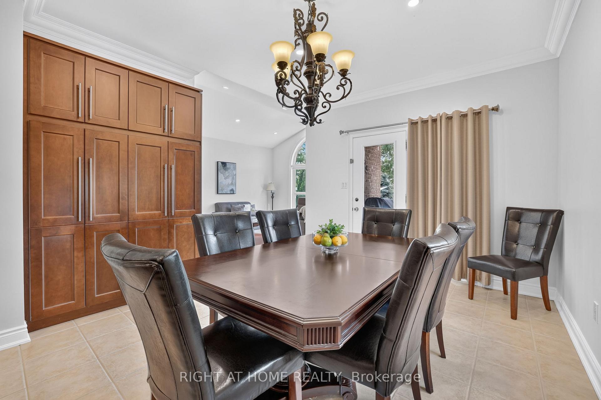 Photo 10 of 66 Sanremo Court, Vaughan, West Woodbridge — HOMEH