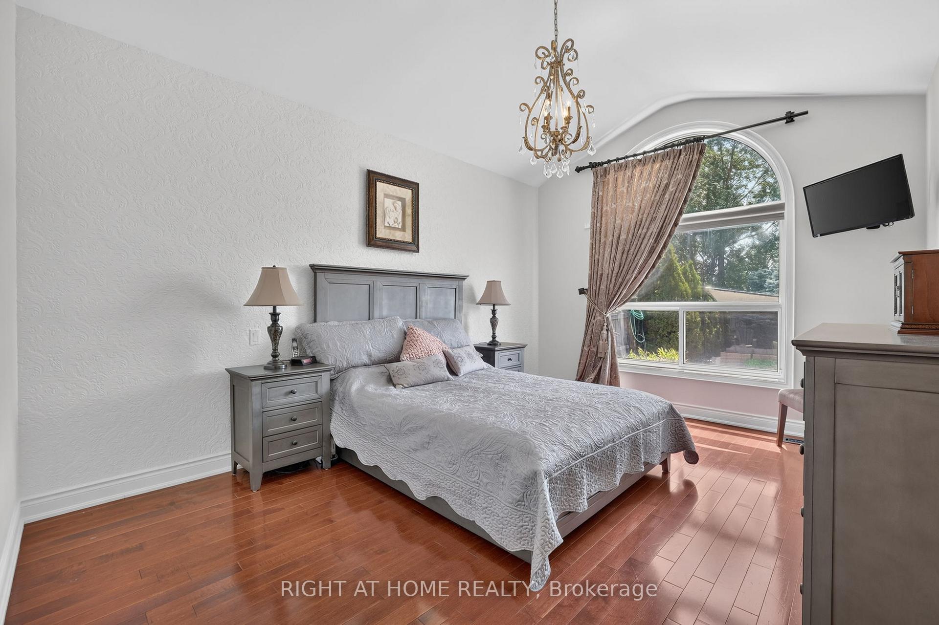 Photo 13 of 66 Sanremo Court, Vaughan, West Woodbridge — HOMEH