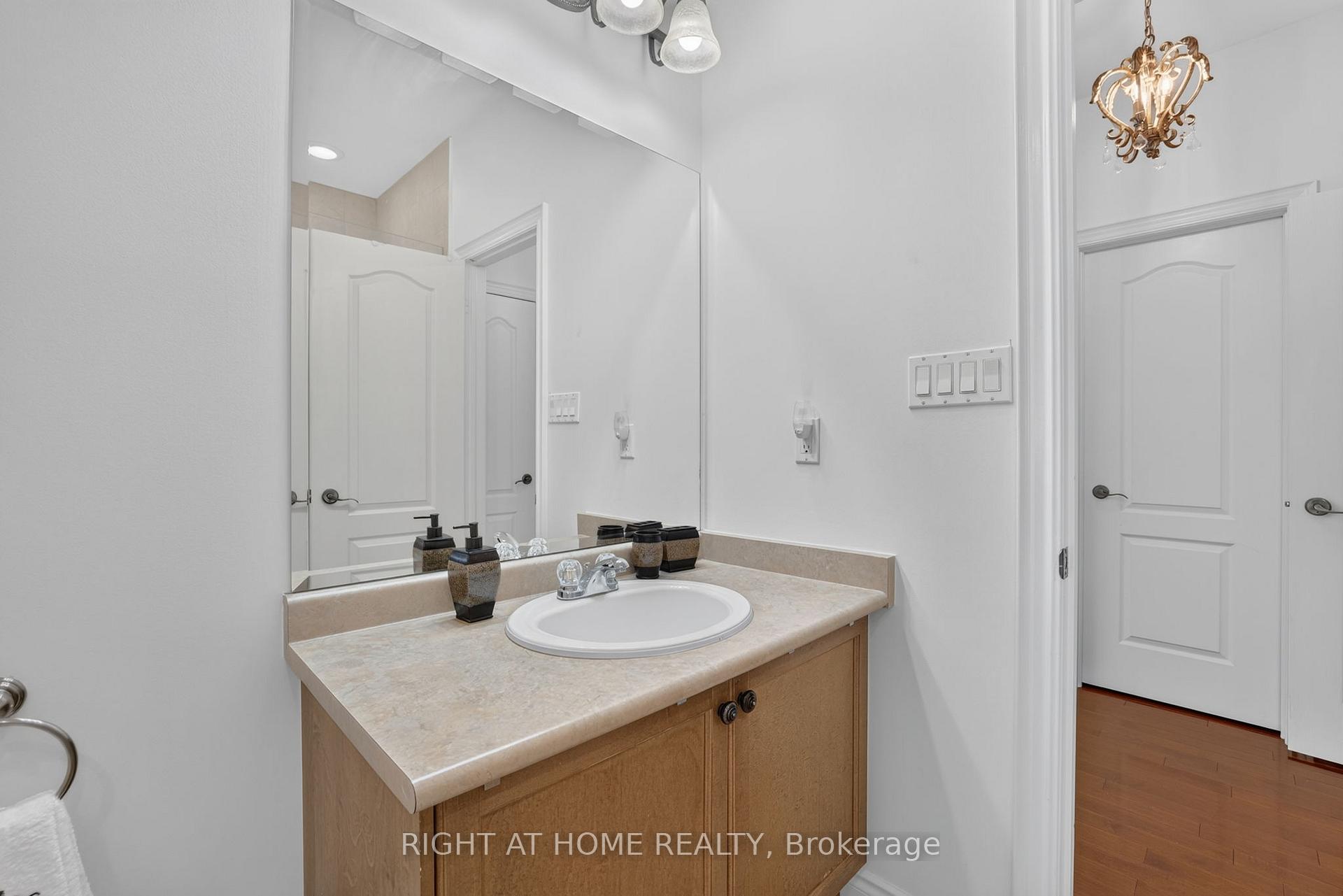 Photo 14 of 66 Sanremo Court, Vaughan, West Woodbridge — HOMEH