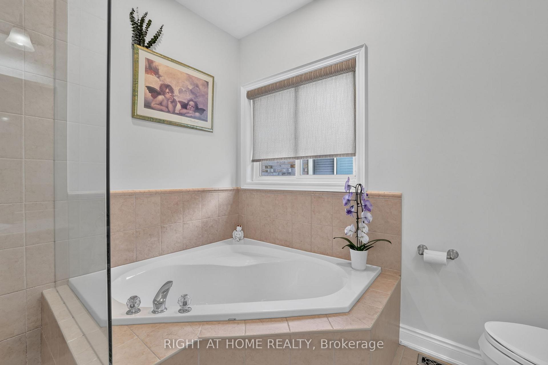Photo 15 of 66 Sanremo Court, Vaughan, West Woodbridge — HOMEH