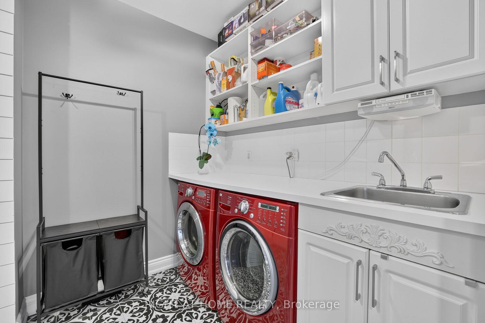 Photo 19 of 66 Sanremo Court, Vaughan, West Woodbridge — HOMEH