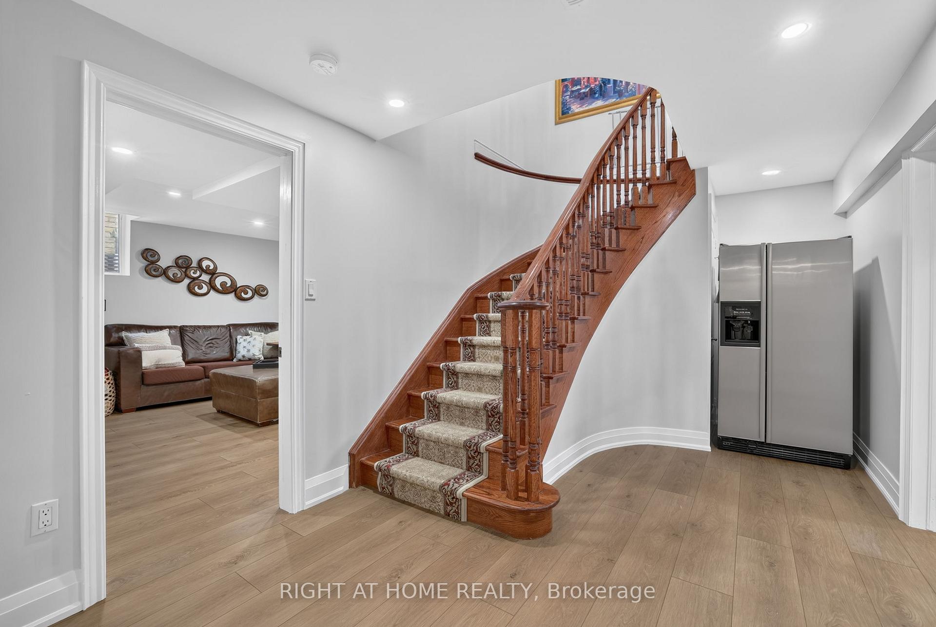 Photo 20 of 66 Sanremo Court, Vaughan, West Woodbridge — HOMEH