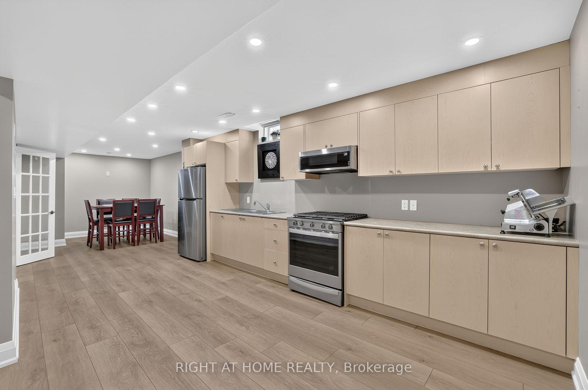 Photo 22 of 66 Sanremo Court, Vaughan, West Woodbridge — HOMEH