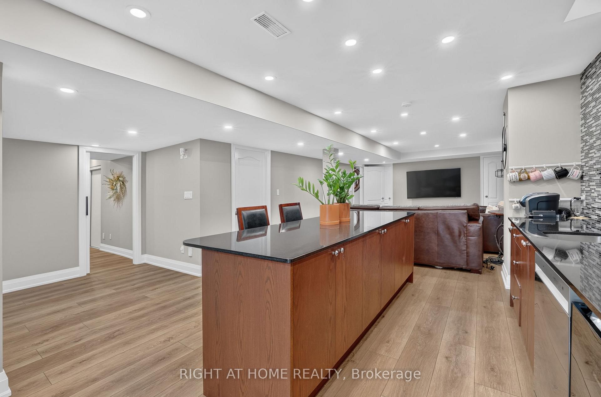 Photo 29 of 66 Sanremo Court, Vaughan, West Woodbridge — HOMEH