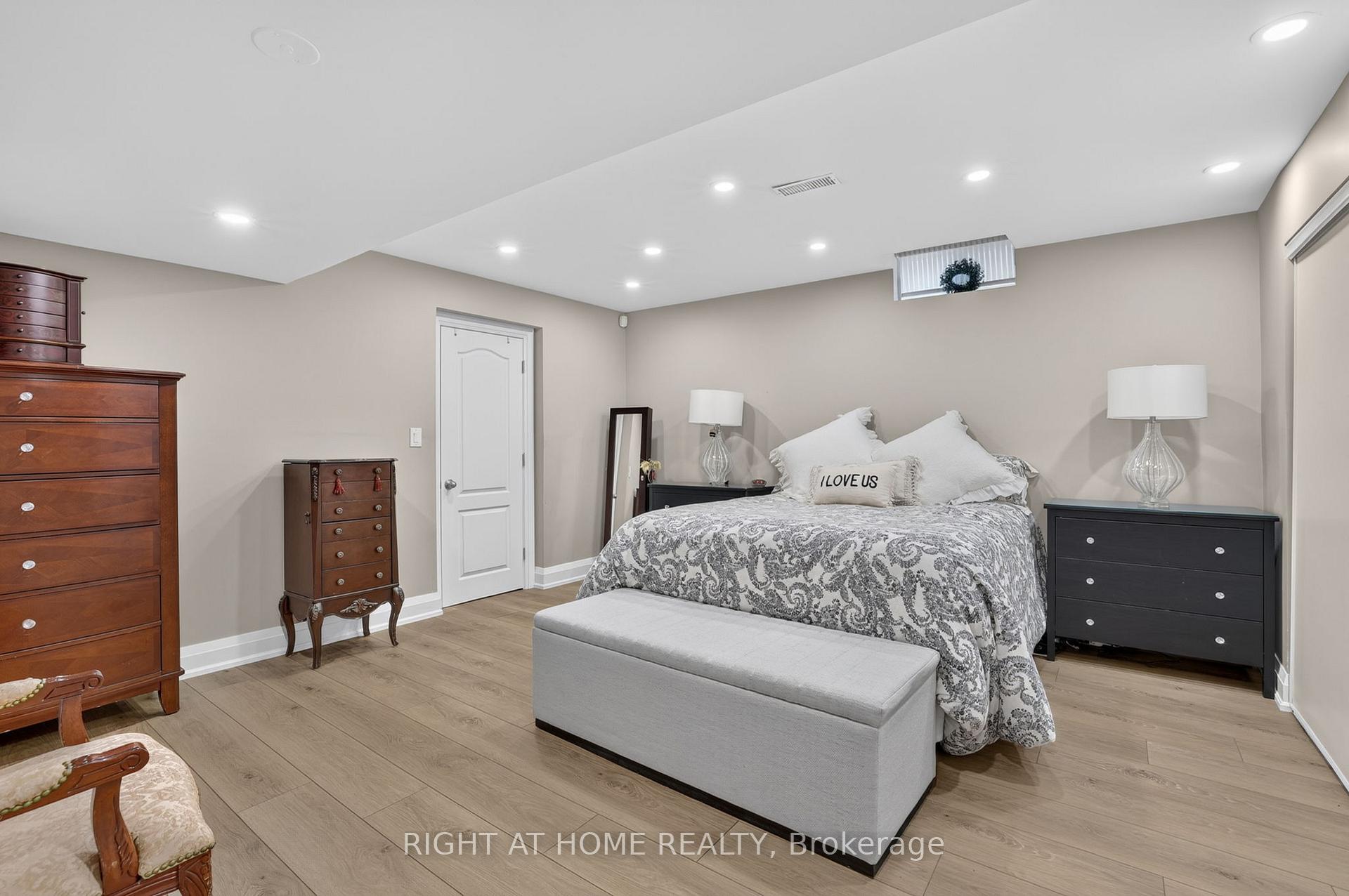 Photo 32 of 66 Sanremo Court, Vaughan, West Woodbridge — HOMEH
