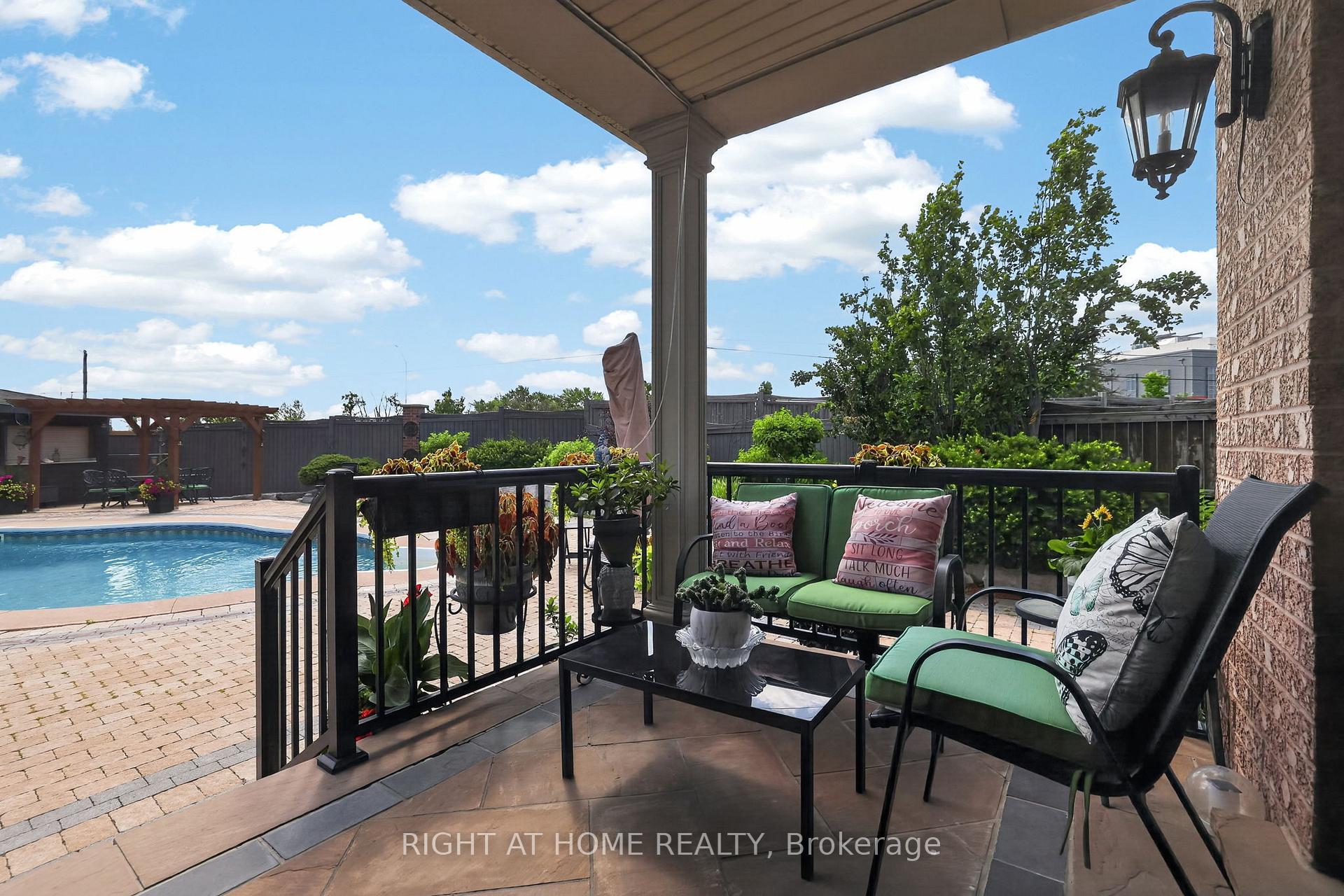 Photo 35 of 66 Sanremo Court, Vaughan, West Woodbridge — HOMEH