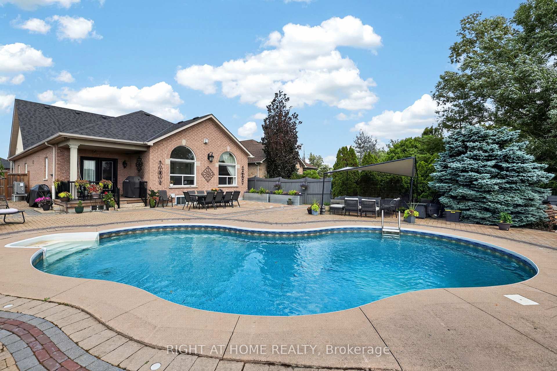 Photo 40 of 66 Sanremo Court, Vaughan, West Woodbridge — HOMEH