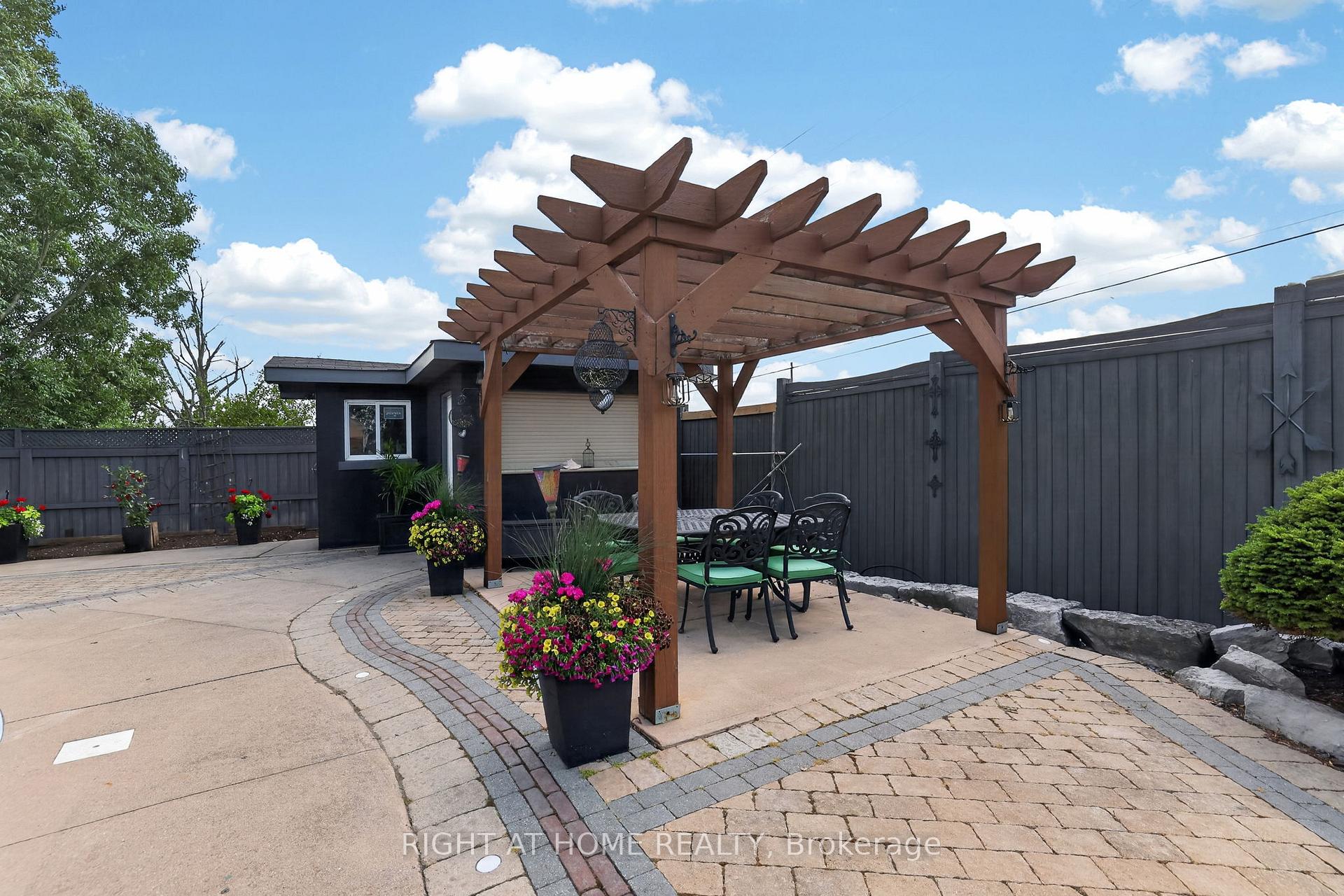 Photo 41 of 66 Sanremo Court, Vaughan, West Woodbridge — HOMEH