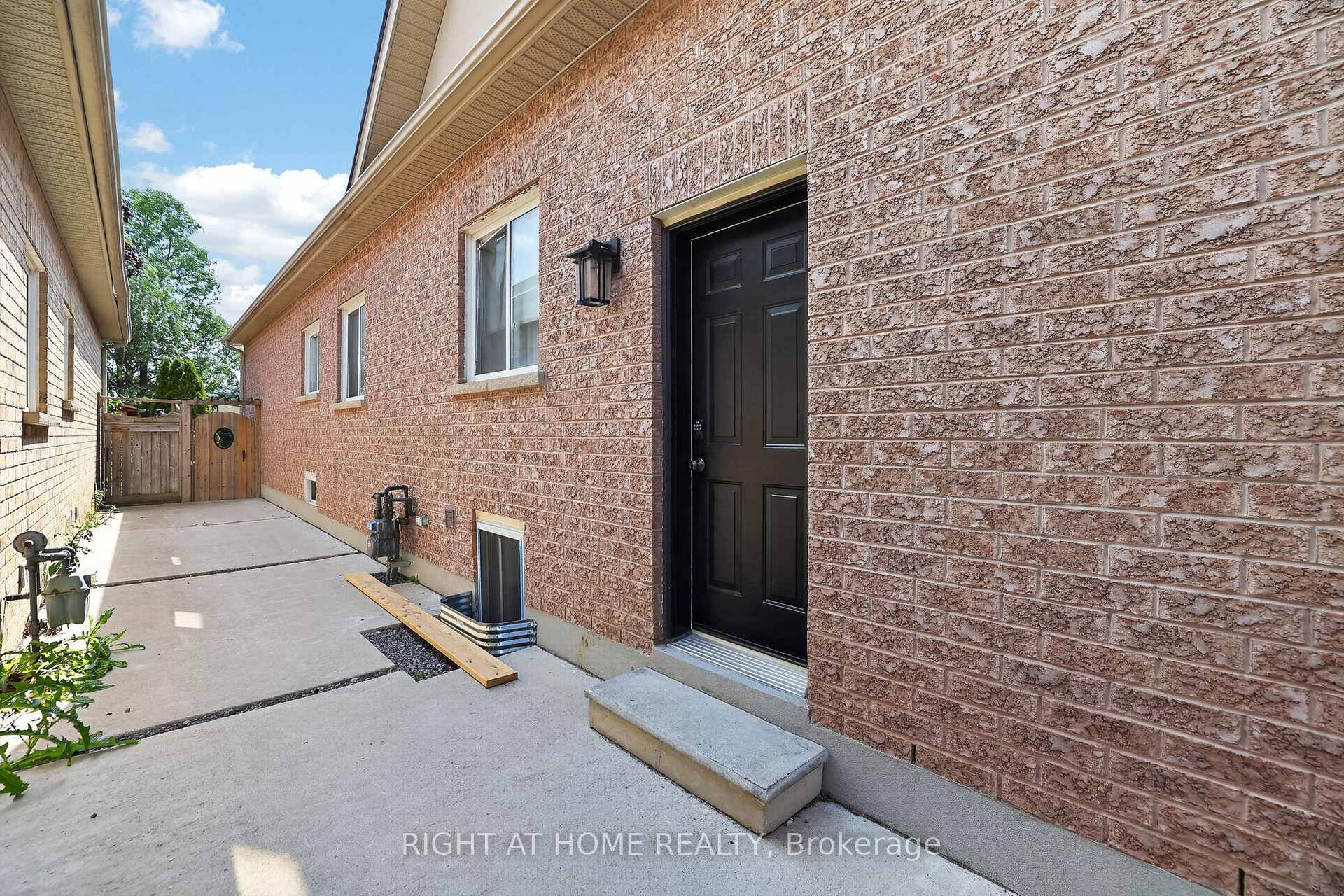 Photo 45 of 66 Sanremo Court, Vaughan, West Woodbridge — HOMEH