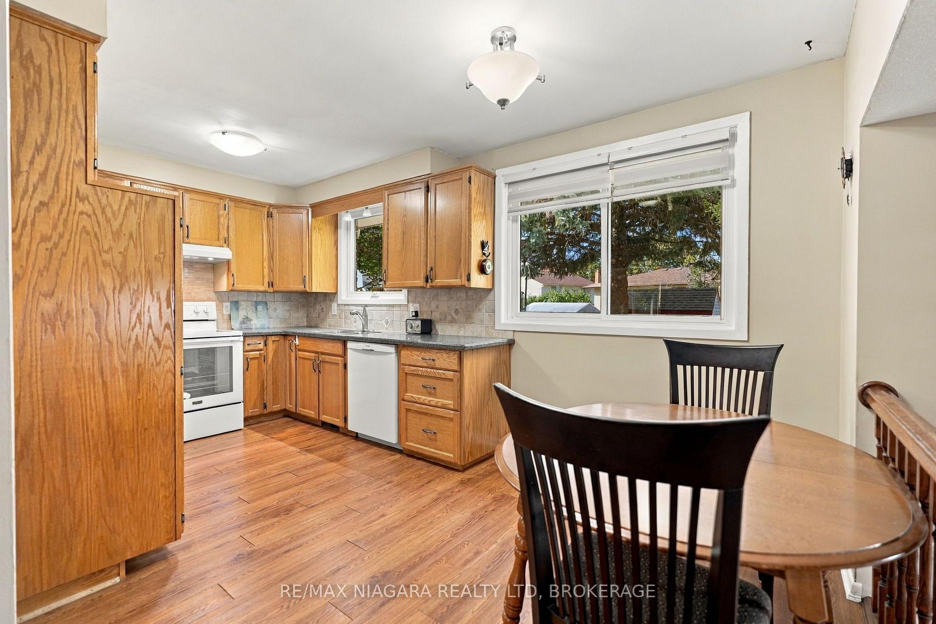 Photo 10 of 13 Chatham Road, St. Catharines, Carlton/Bunting — HOMEH