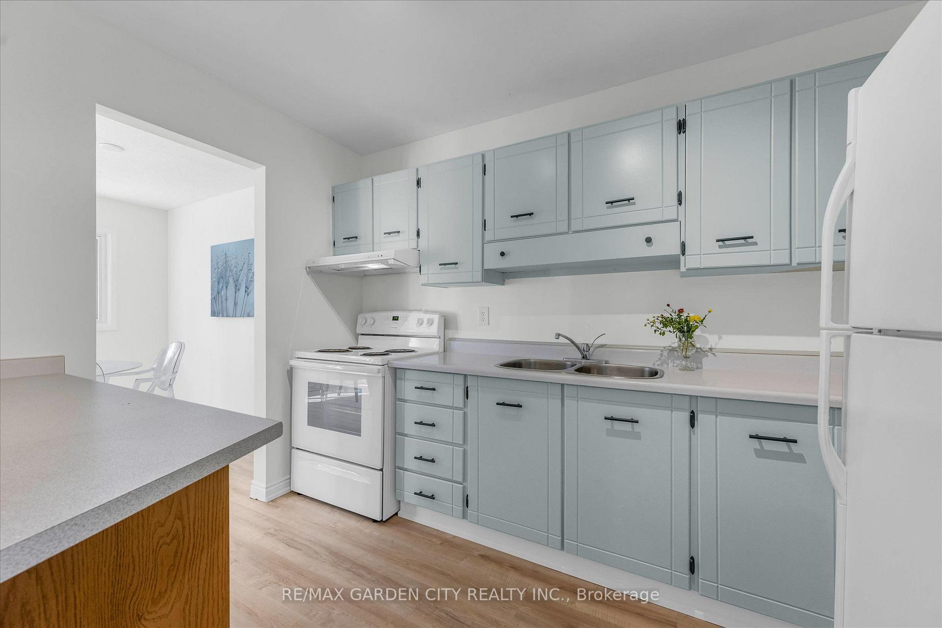 Photo 5 of Unit 82, 5045 Pinedale Avenue, Burlington, Appleby — HOMEH