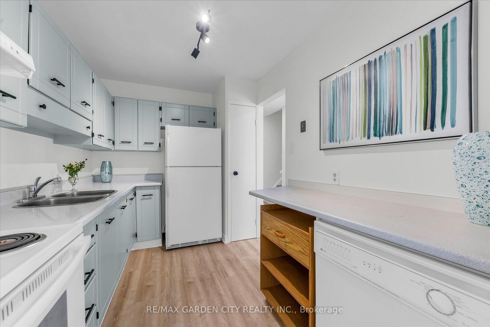 Photo 6 of Unit 82, 5045 Pinedale Avenue, Burlington, Appleby — HOMEH