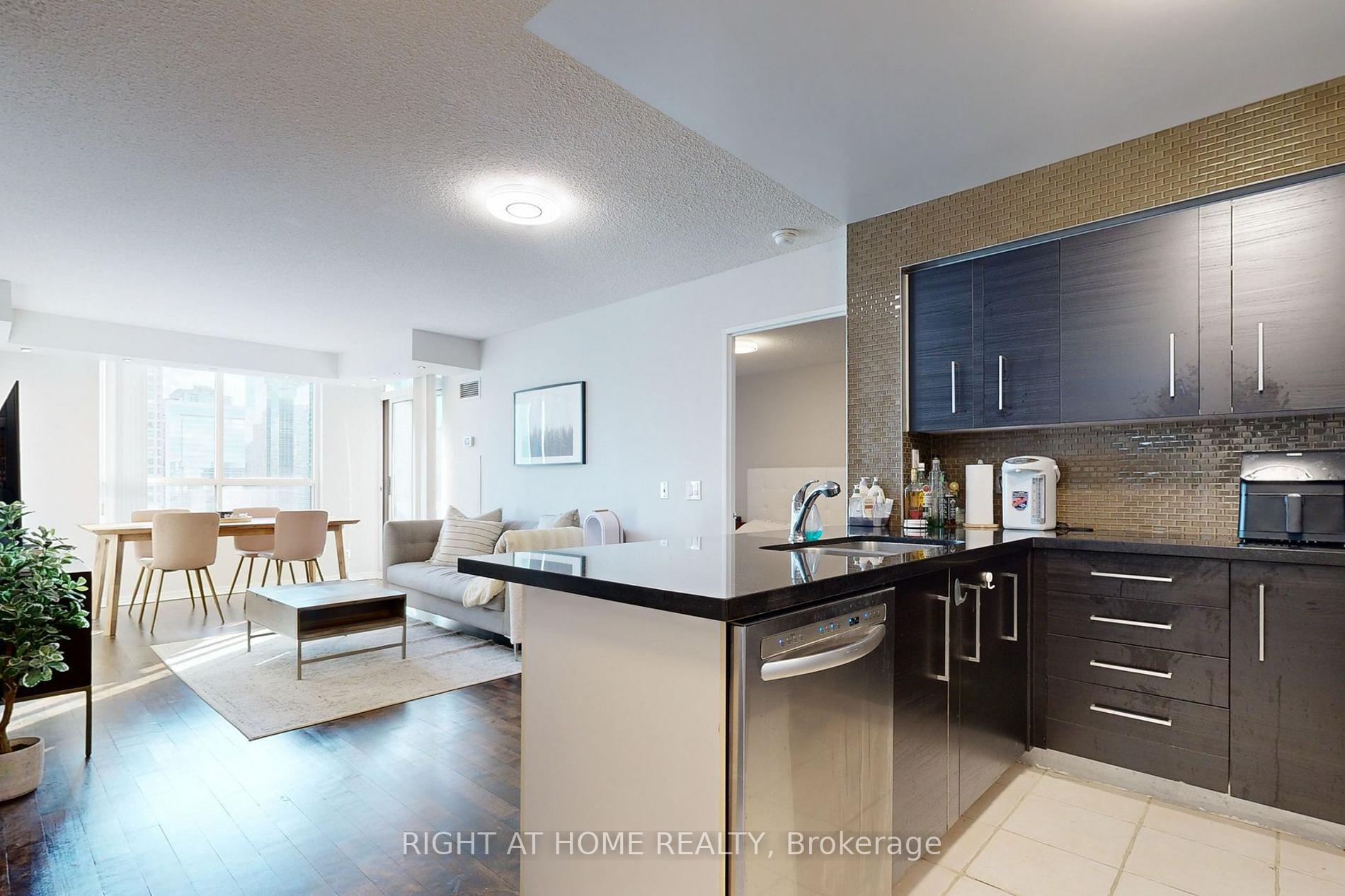 Photo 2 of Unit 1507, 18 Parkview Avenue, North York, Willowdale East — HOMEH