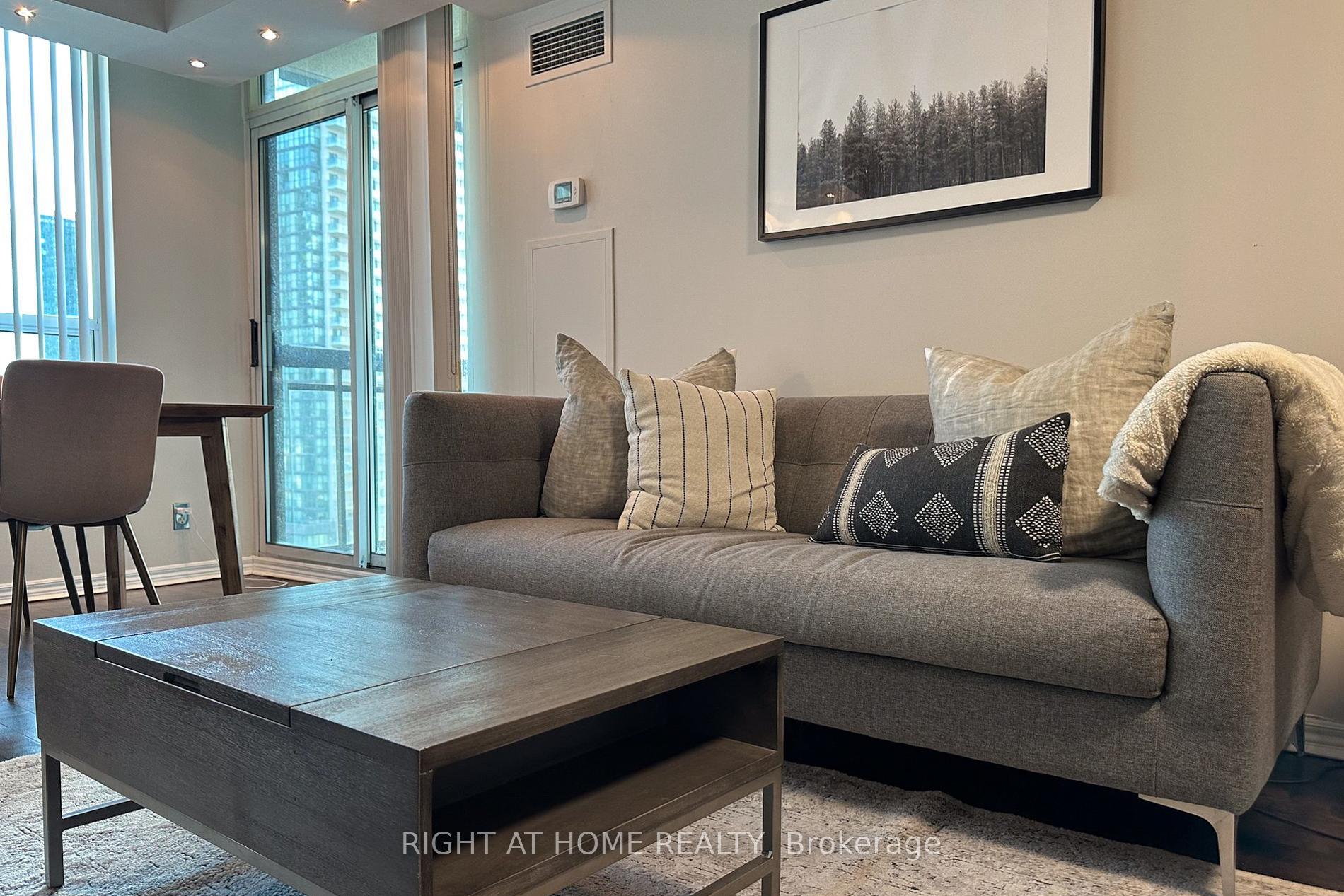 Photo 4 of Unit 1507, 18 Parkview Avenue, North York, Willowdale East — HOMEH