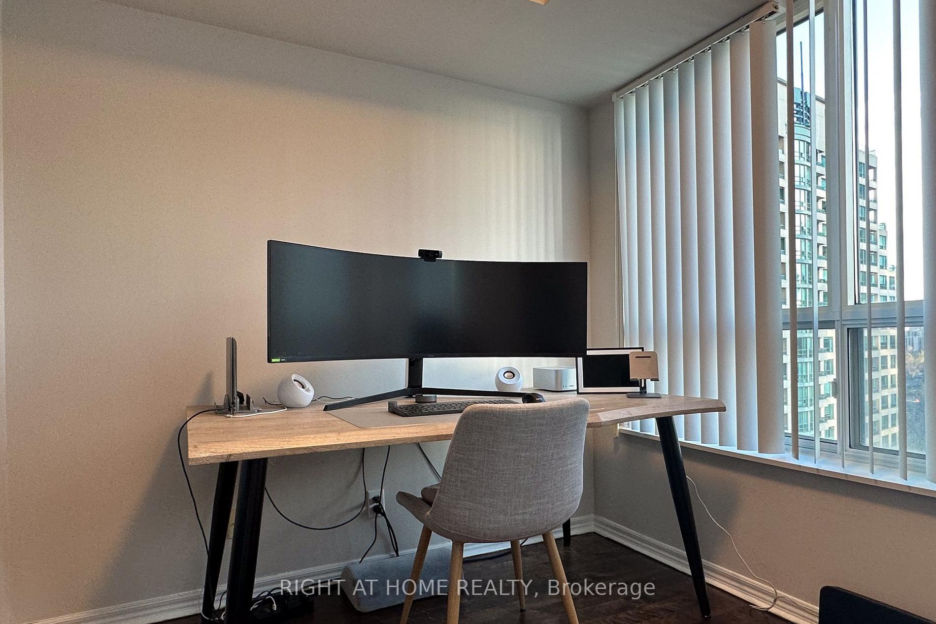 Photo 8 of Unit 1507, 18 Parkview Avenue, North York, Willowdale East — HOMEH