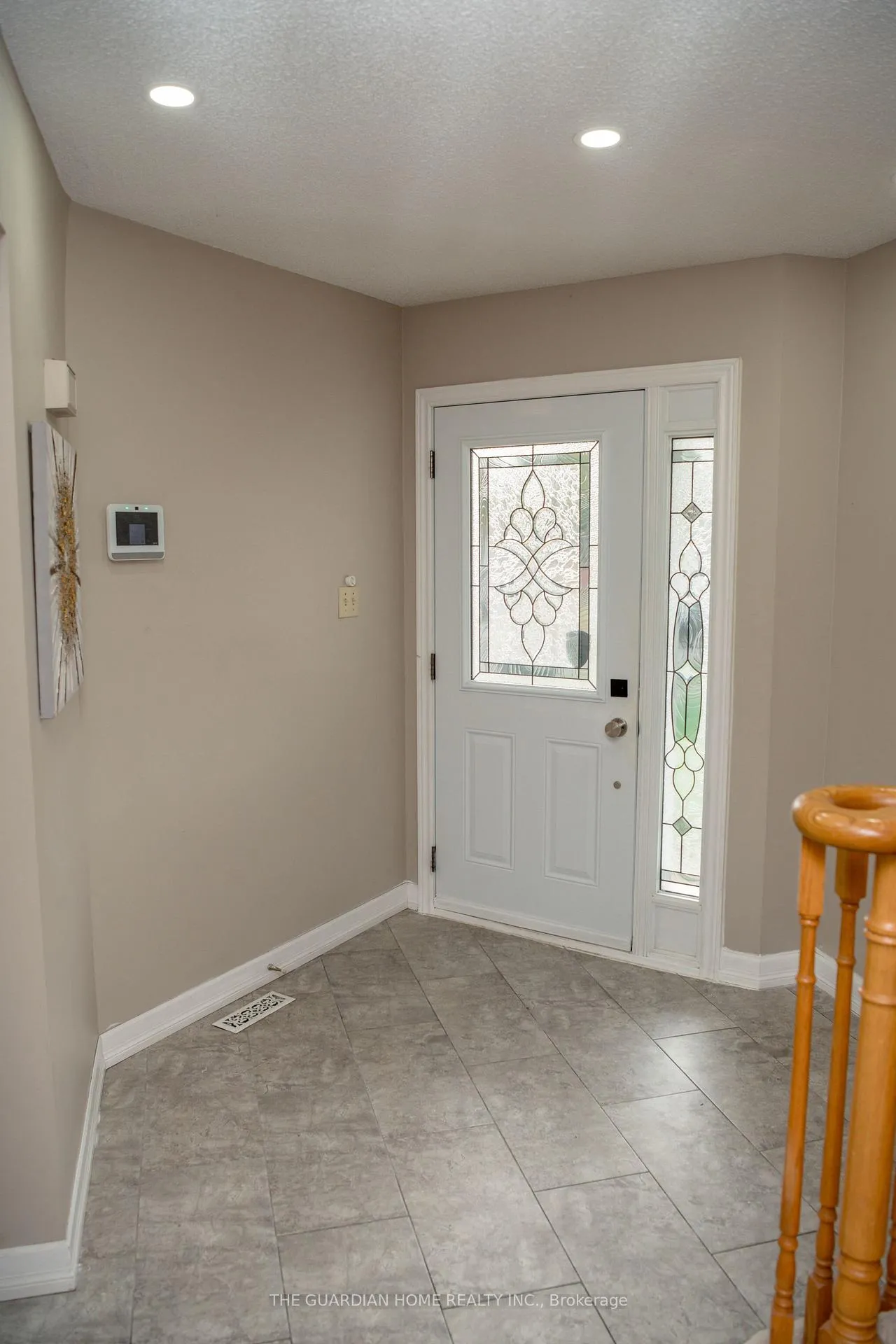 Photo 3 of 11 Burnhope Drive, Brampton, Brampton West — HOMEH