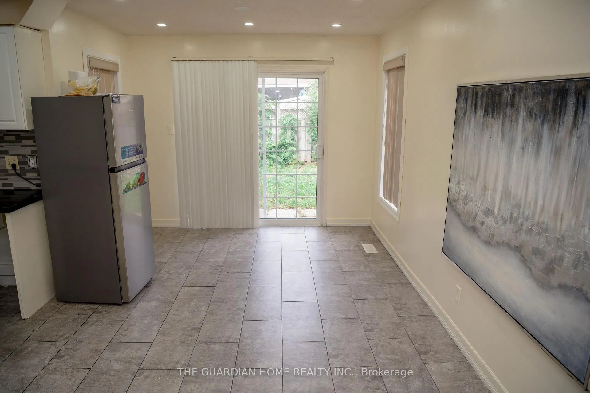 Photo 6 of 11 Burnhope Drive, Brampton, Brampton West — HOMEH