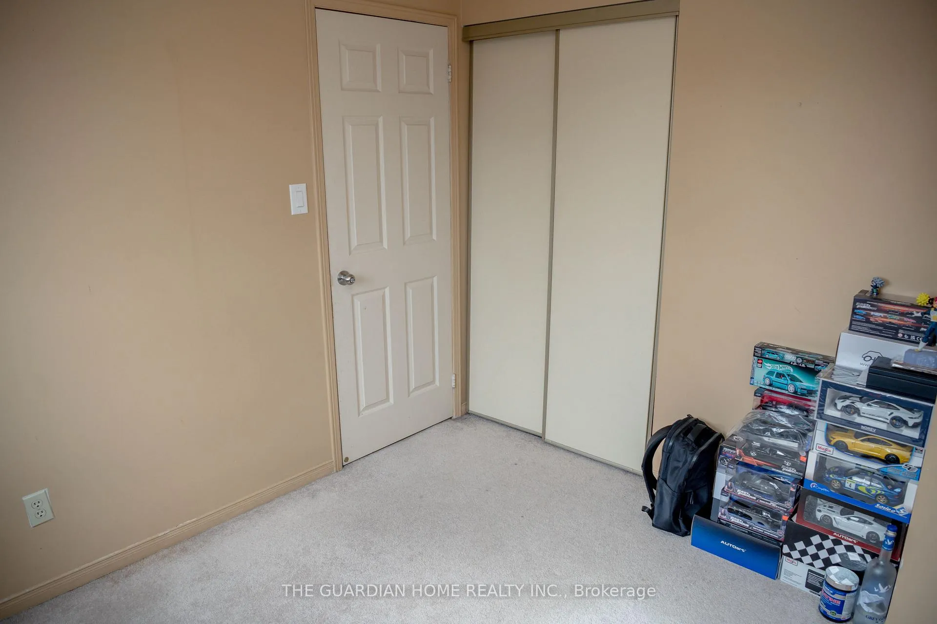 Photo 15 of 11 Burnhope Drive, Brampton, Brampton West — HOMEH