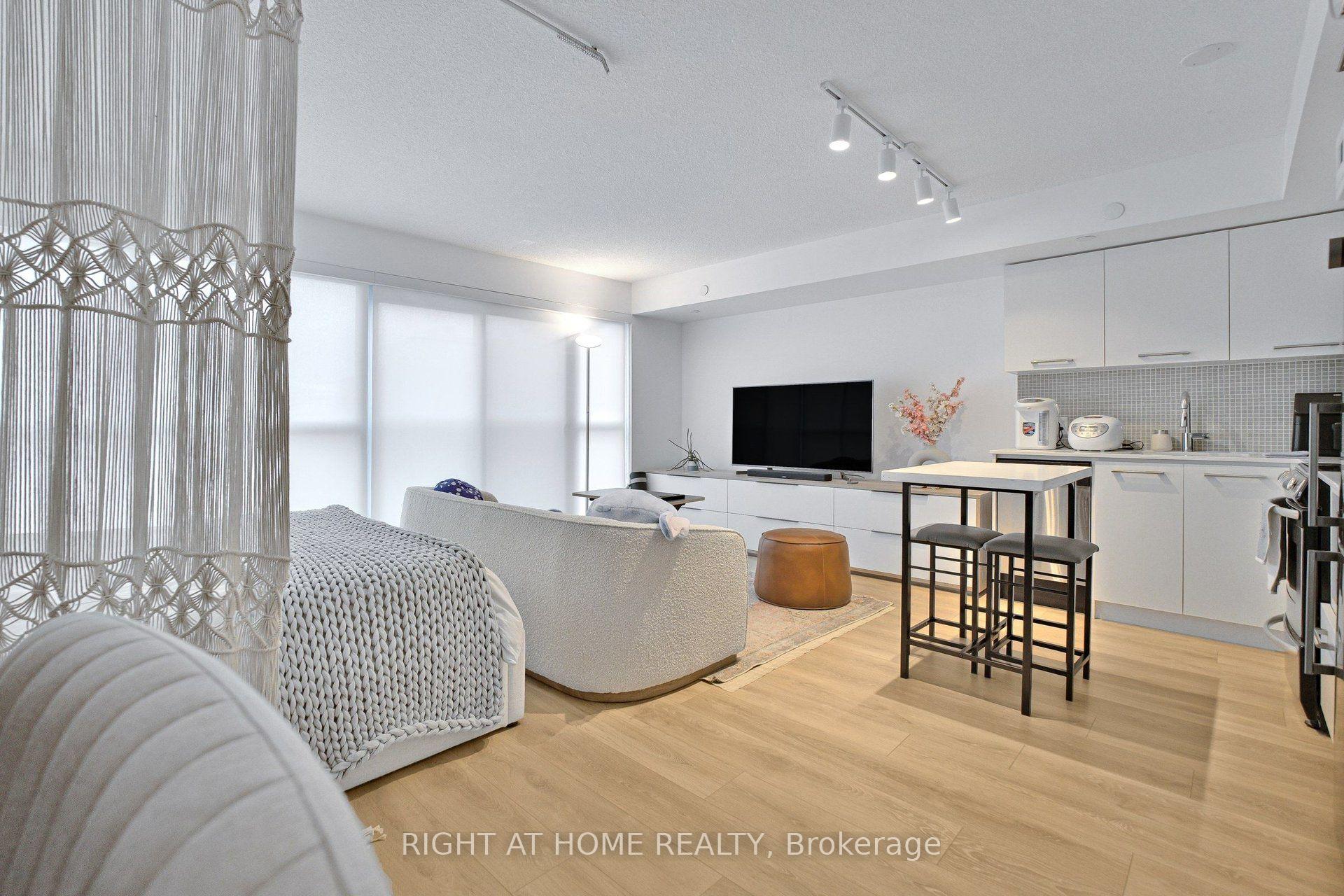 Photo 4 of Unit 1406, 87 Peter Street, Toronto, Waterfront Communities — HOMEH
